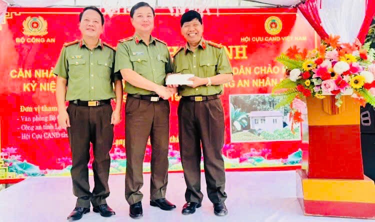 Nguyễn Văn Hùng – Trái tim “Phượng Hoàng”  trên hành trình lan toả yêu thương