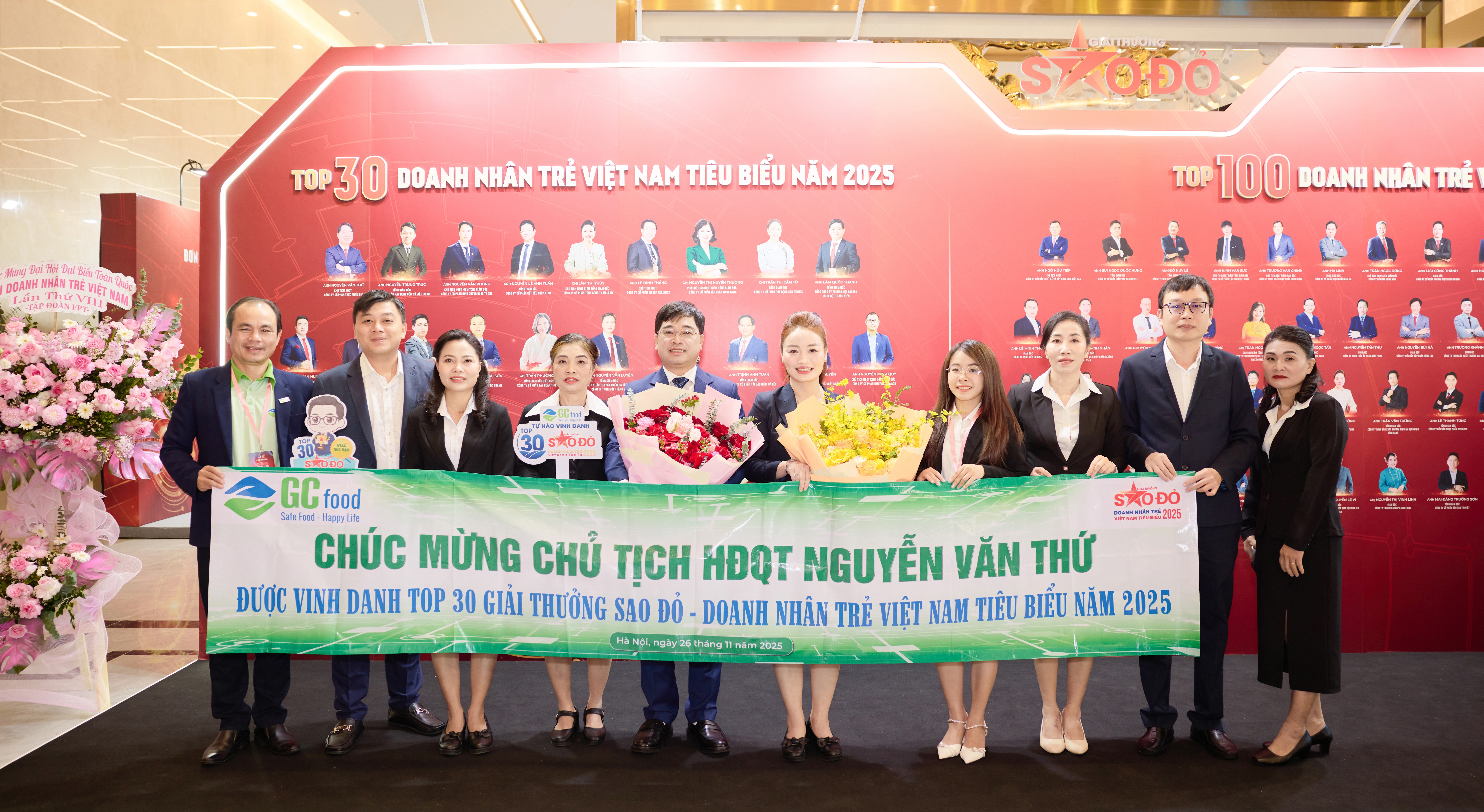 Ông Nguyễn Văn Thứ và các thành viên Ban lãnh đạo GC Food tại Lễ trao giải.