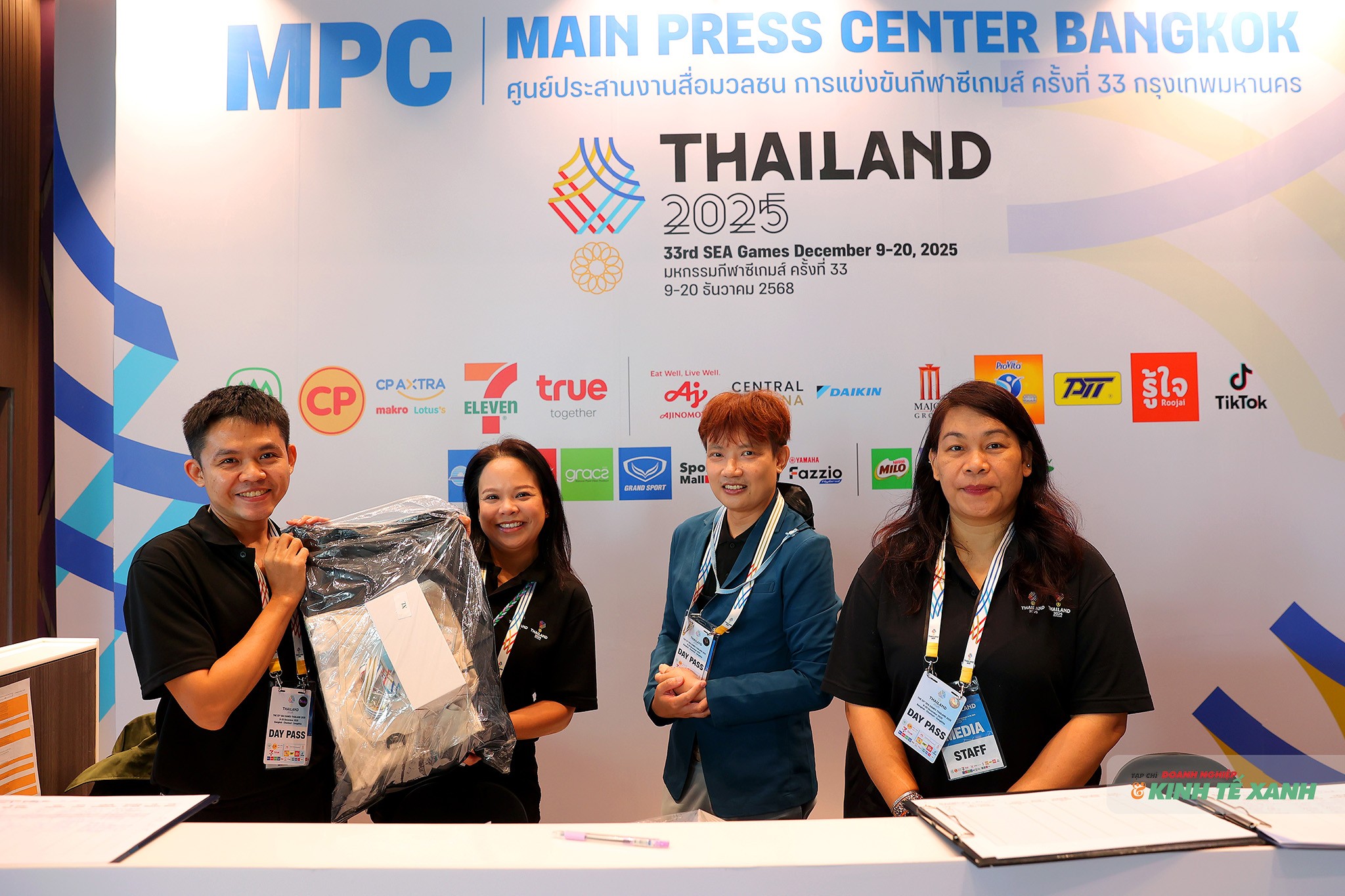 Những món quà xinh xắn Ban Tổ chức nước chủ nhà gửi tặng phóng viên tác nghiệp tại SEA Games 33