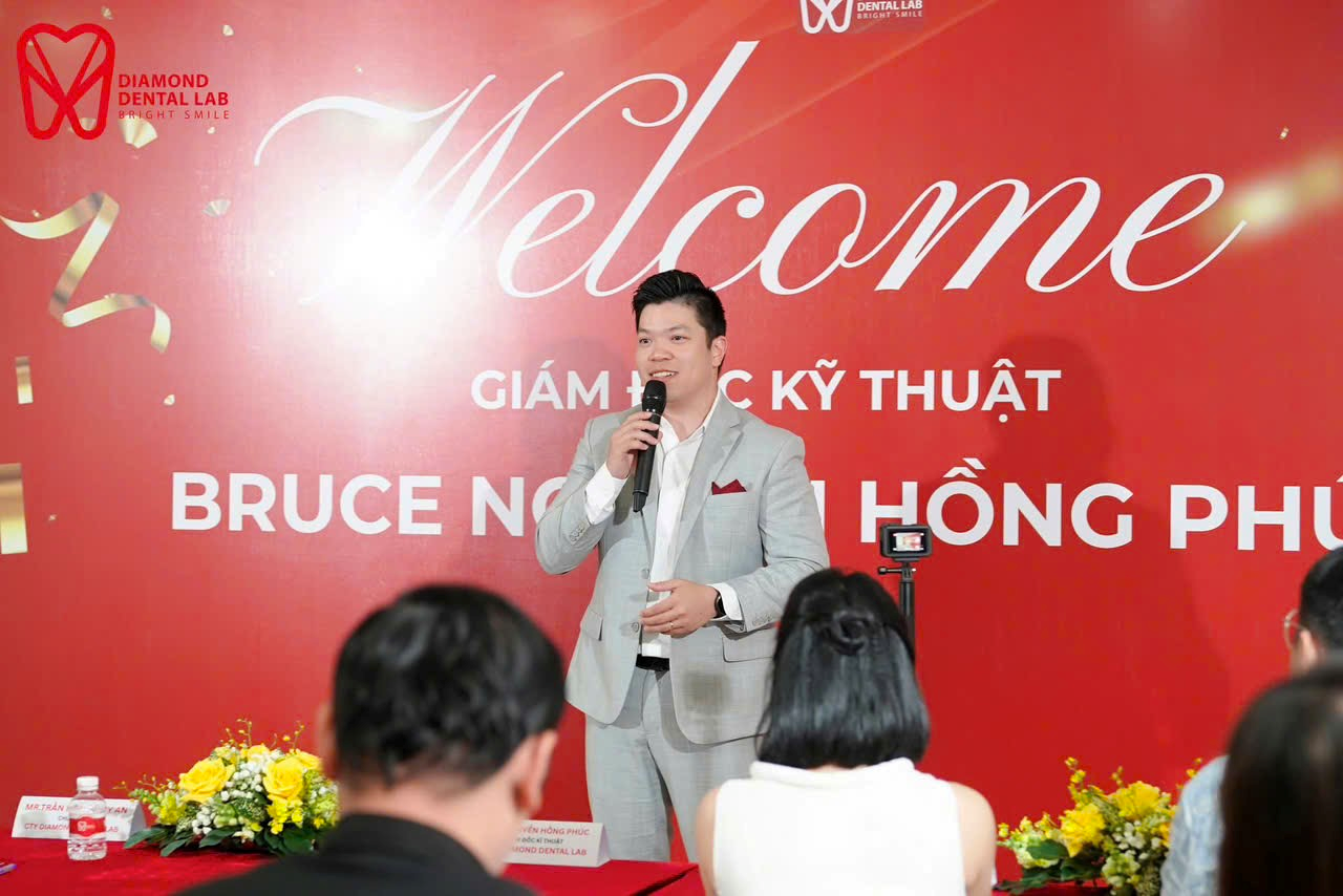 Ông Nguyễn Hồng Phúc “Giám đốc kỹ thuật” chia sẻ định hướng phát triển kỹ thuật và công nghệ cho Diamond Dental Lab trong thời gian tới.