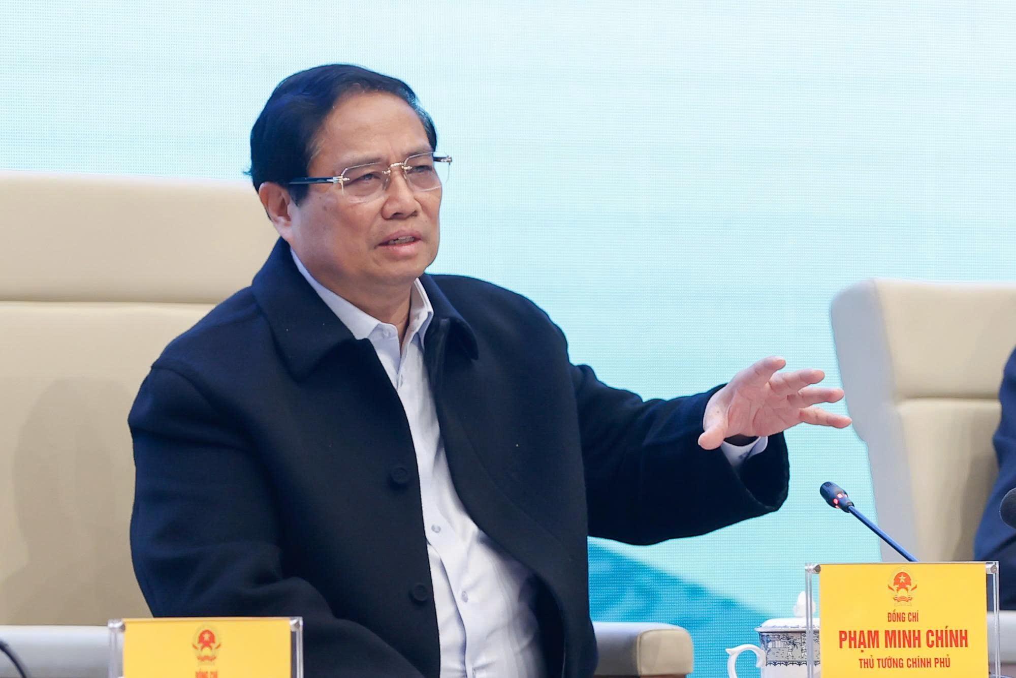 Thủ tướng Phạm Minh Chính chủ trì phiên đối thoại, lắng nghe và trao đổi trực tiếp với bà con nông dân.