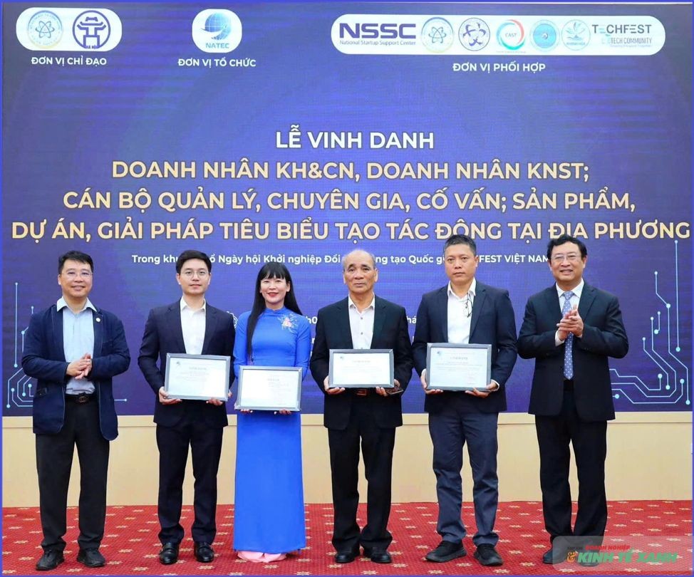 Bà Trịnh Thị Hồng Vân được vinh danh “Doanh nhân Khoa học và Công nghệ tiêu biểu” tại TECHFEST Việt Nam 2025