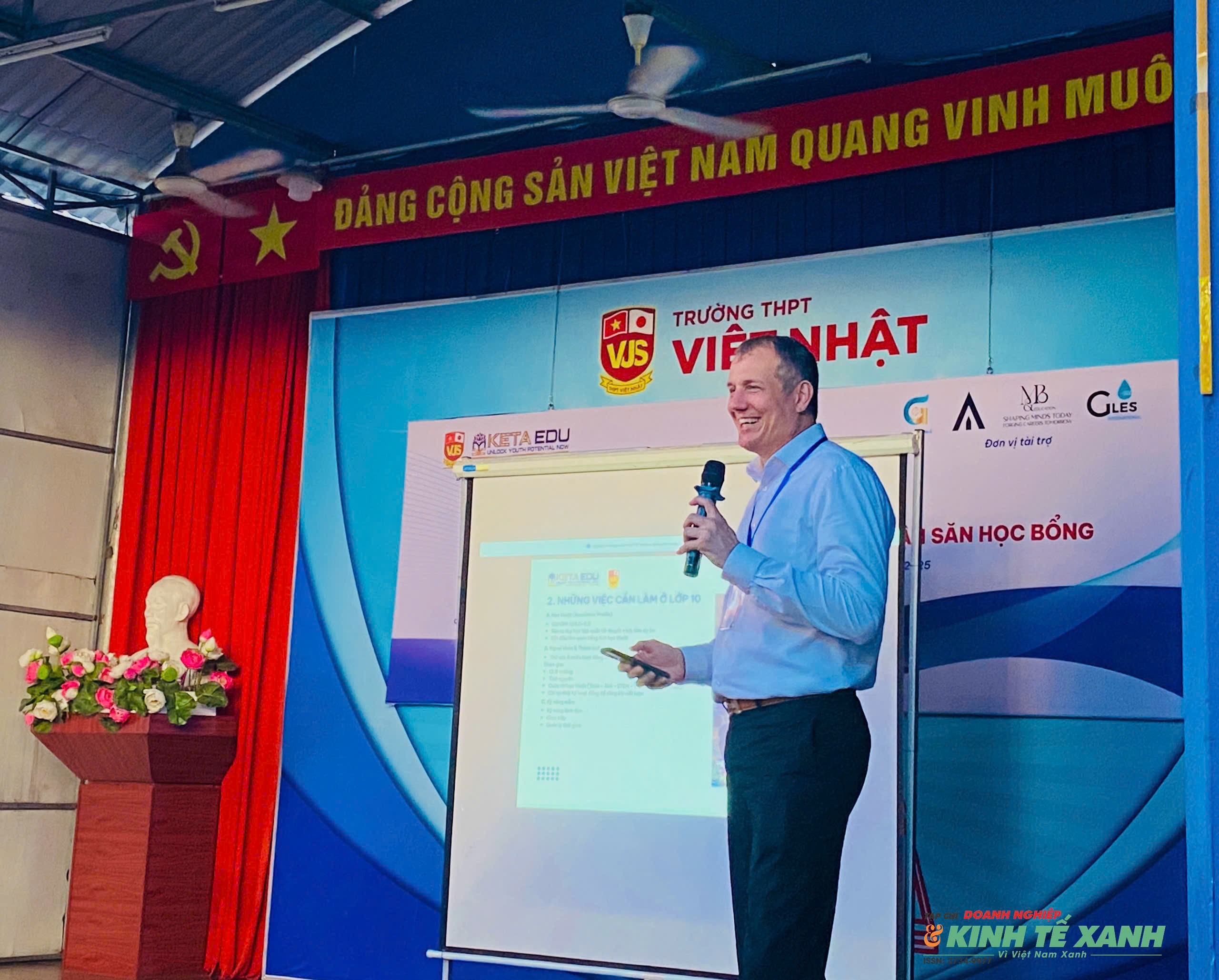 ông Douglas Doty - Chuyên gia hướng nghiệp săn học bổng Mỹ