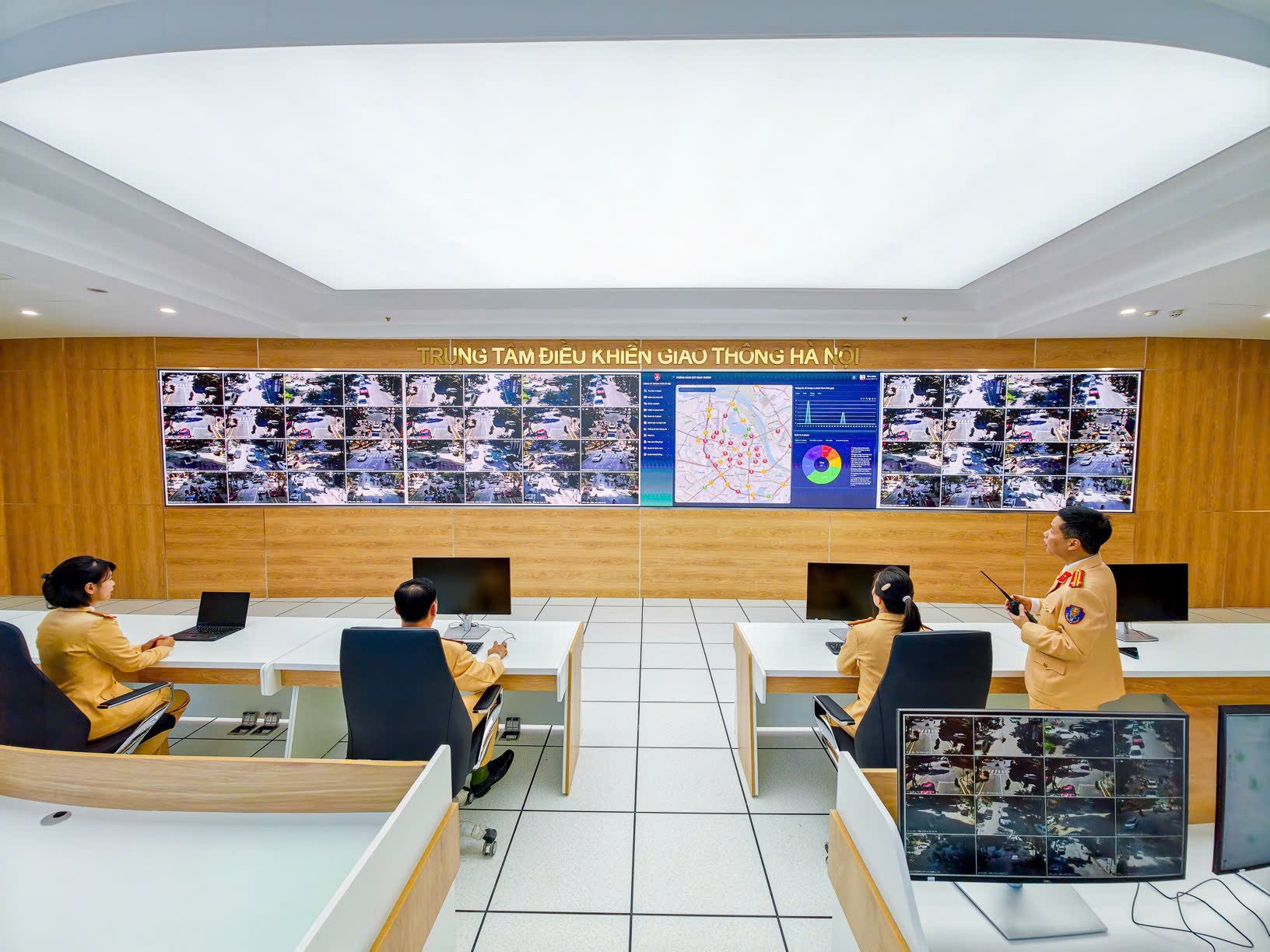 Trung tâm điều khiển giao thông thông minh cho phép theo dõi, phân tích và điều hành giao thông theo thời gian thực.