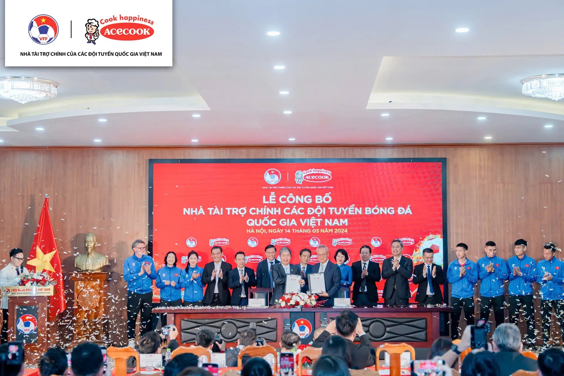Lễ công bố tiếp tục gia hạn Gói tài trợ cho các Đội tuyển Bóng đá Quốc gia Việt Nam
