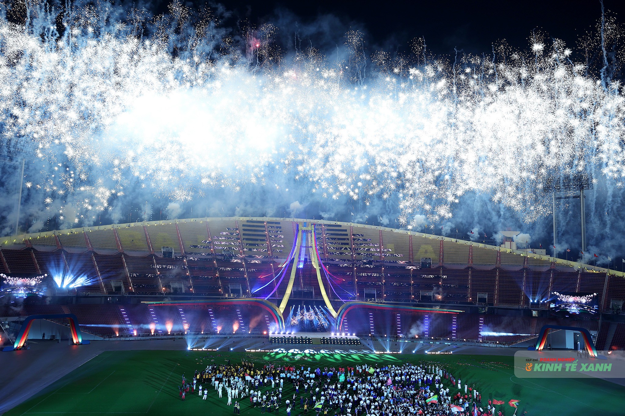 Lễ bế mạc SEA Games 33 Thái Lan 2025 lung linh sắc màu, ngập tràn âm thanh và ánh sáng