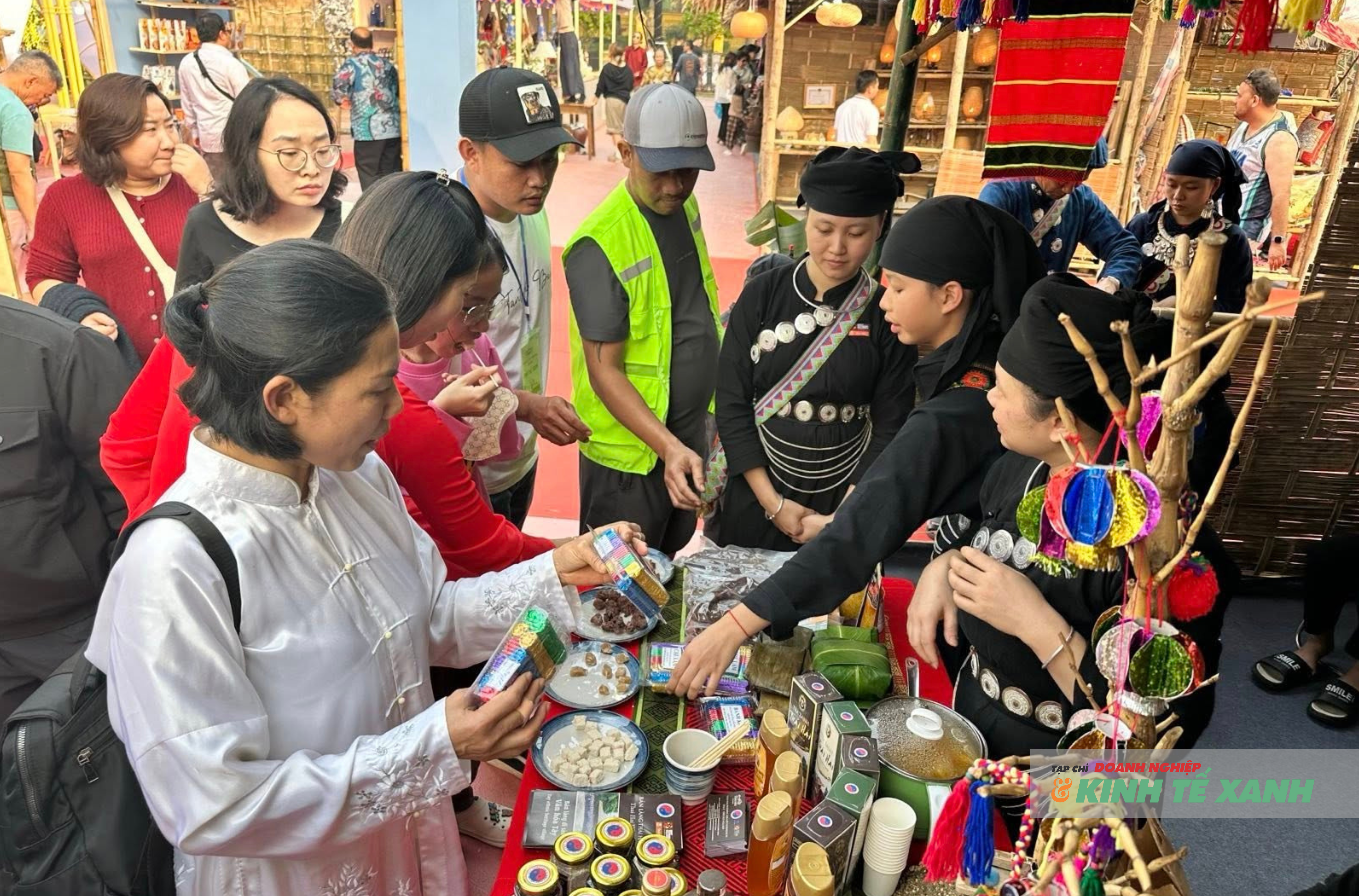 Các sản phẩm OCOP vùng miền thu hút đông đảo người tiêu dùng, nhà phân phối và đối tác thương mại trong nước, quốc tế.