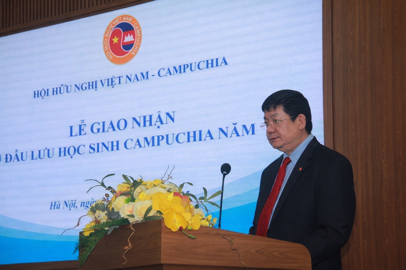 hoi-huu-nghi-viet-nam-campuchia-tiep-tuc-uom-mam-huu-nghi-47-luu-hoc-sinh-campuchia-20251221142114-1766379236.jpg