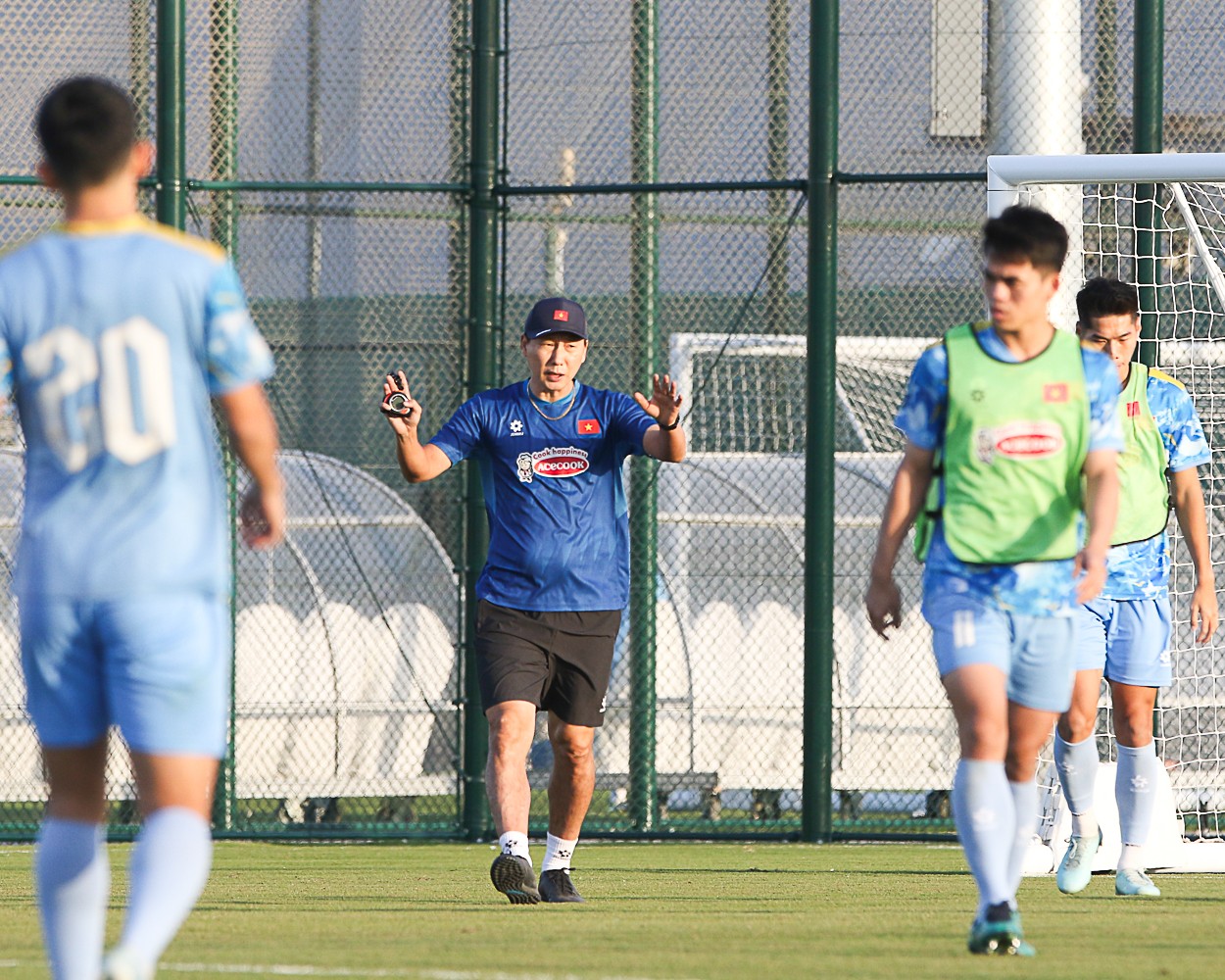 HLV Kim Sang Sik đang tích cực rèn luyện cho các học trò trước Vòng chung kết giải vô địch U23 châu Á 2026