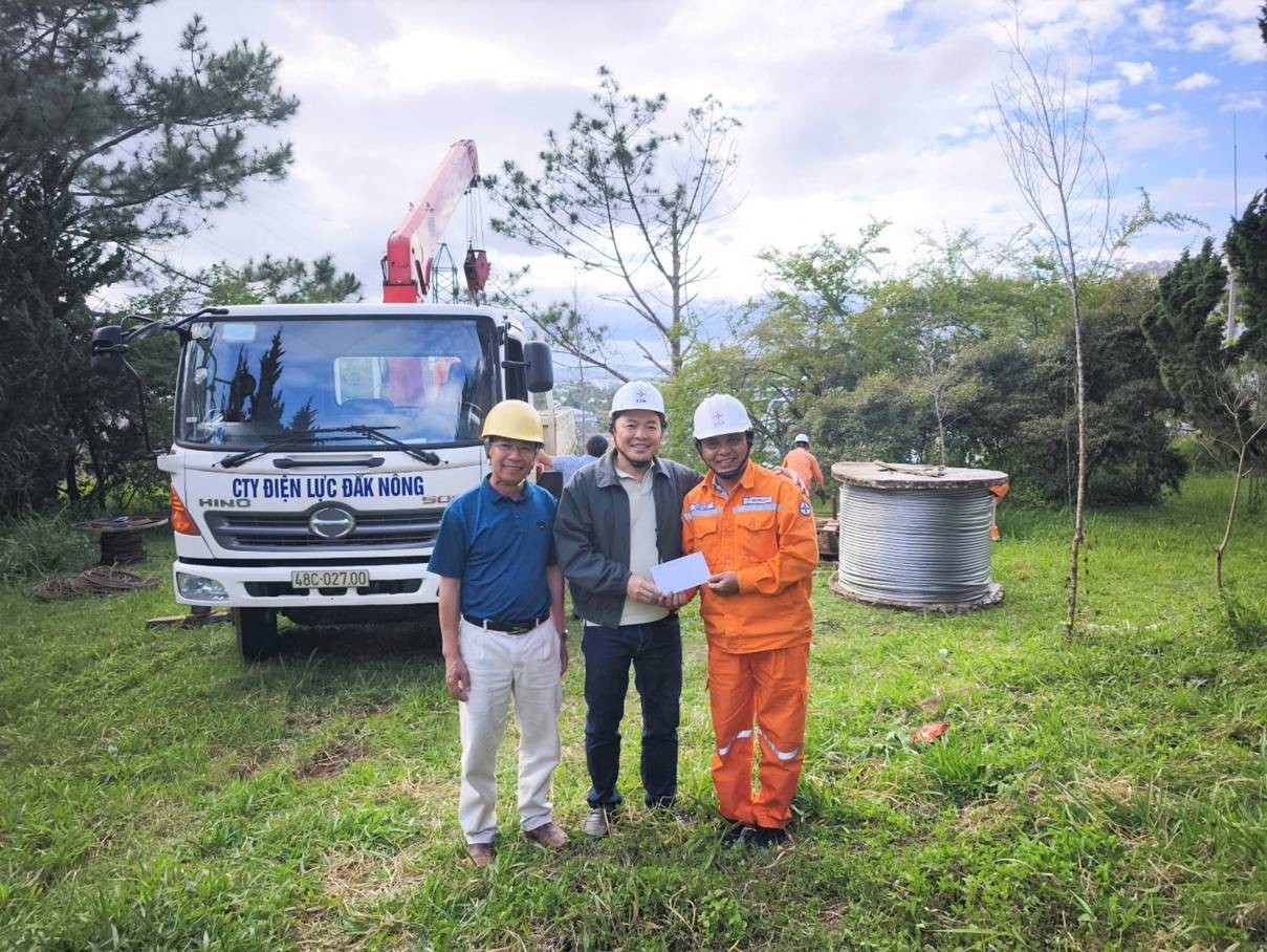 Hơn 700 công trình đóng điện, EVNSPC vượt chỉ tiêu 2025: Bí quyết từ tư duy quản trị “đi trước một bước”