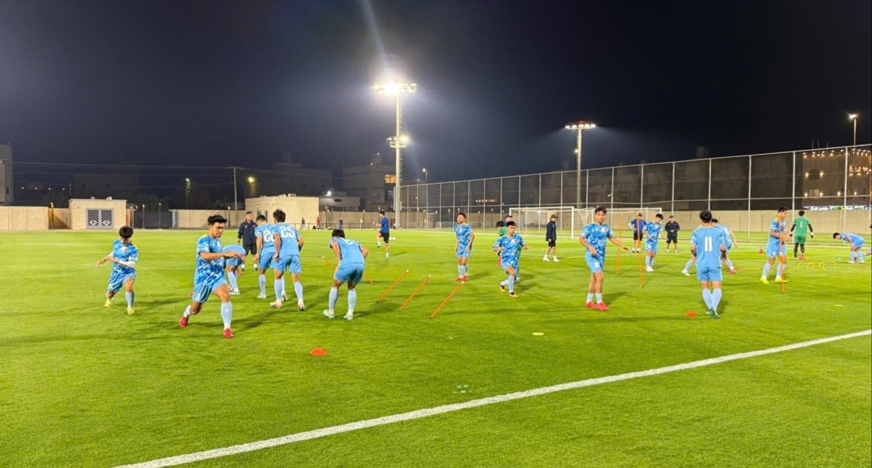 Các cầu thủ U23 Việt Nam đang tích cực làm quen với điều kiện thời tiết và sân bãi luyện tập tại Saudi Arabia
