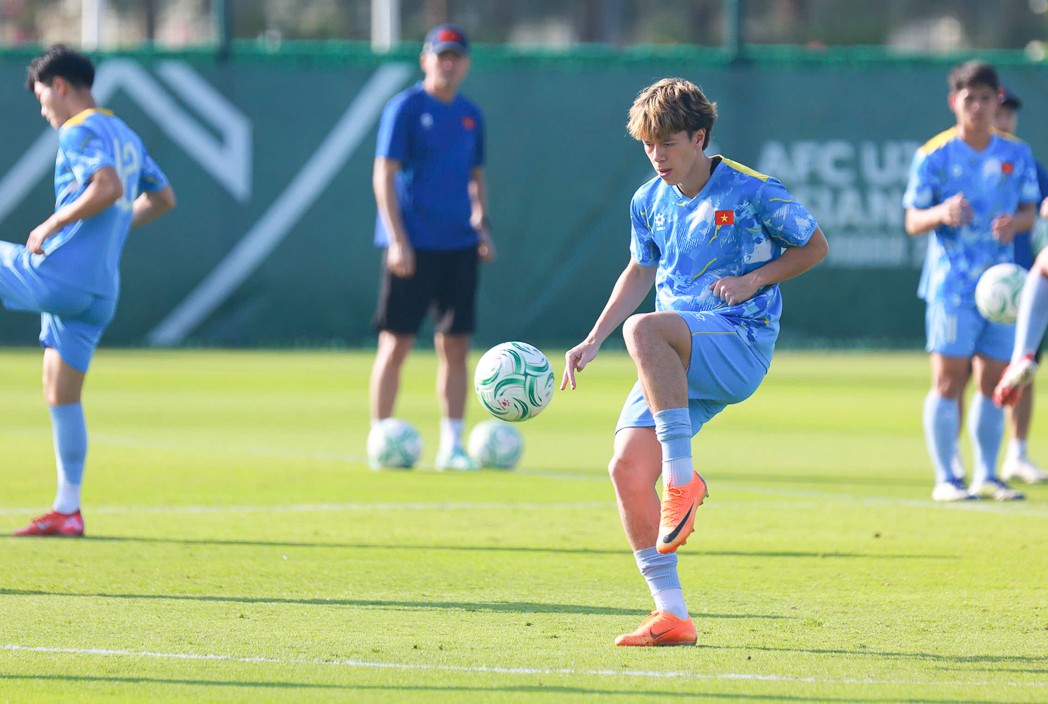 Tiền vệ Lê Viktor háo hức trước trận đấu lớn