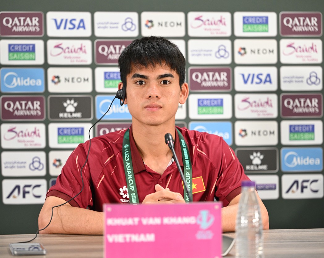 Đội trưởng U23 Việt Nam Khuất Văn Khang tham dự buổi họp báo