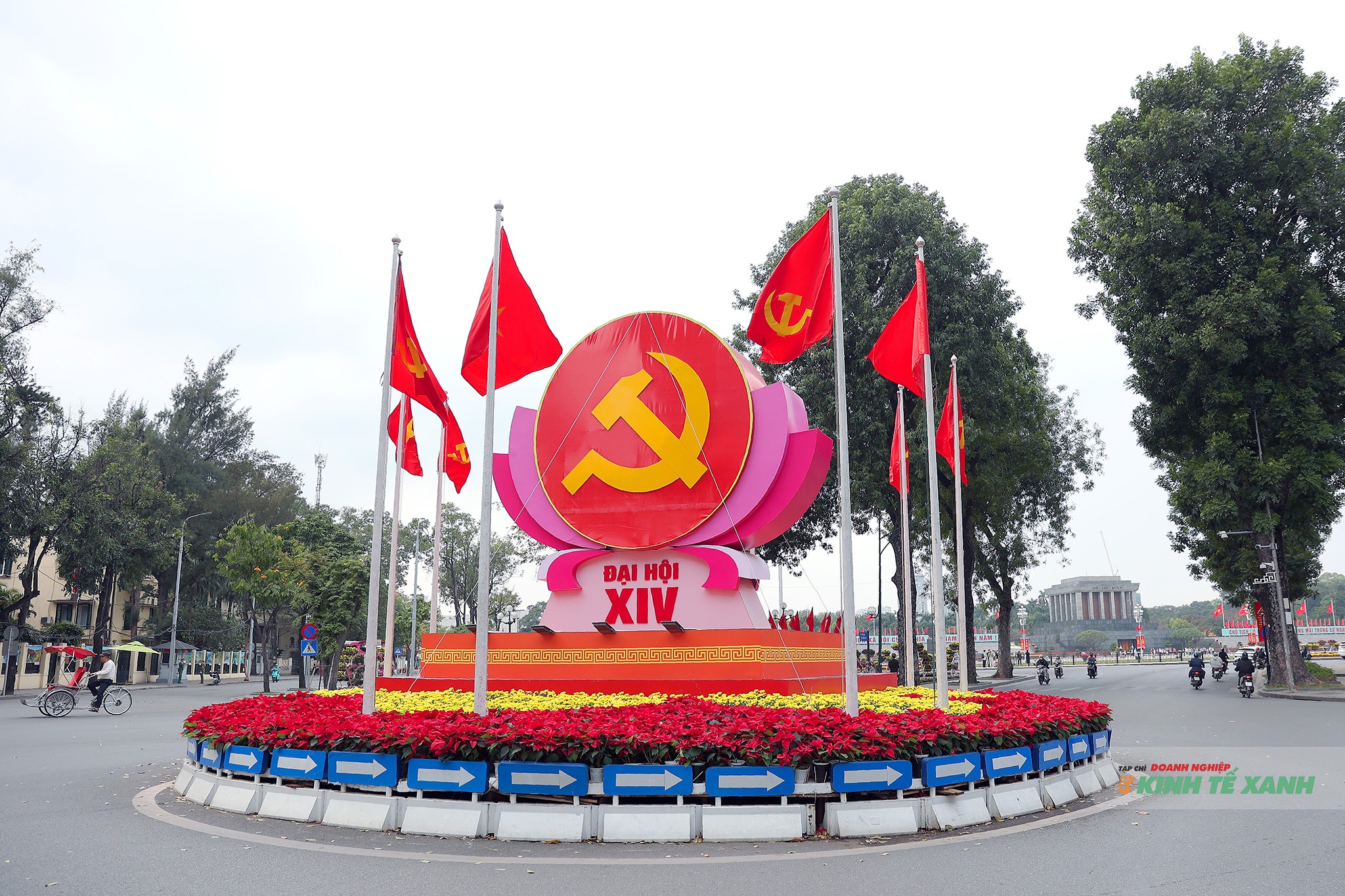 Khu vực quảng trường Ba Đình rực rỡ cờ hoa, biểu trưng của Đại hội Đảng lần thứ XIV