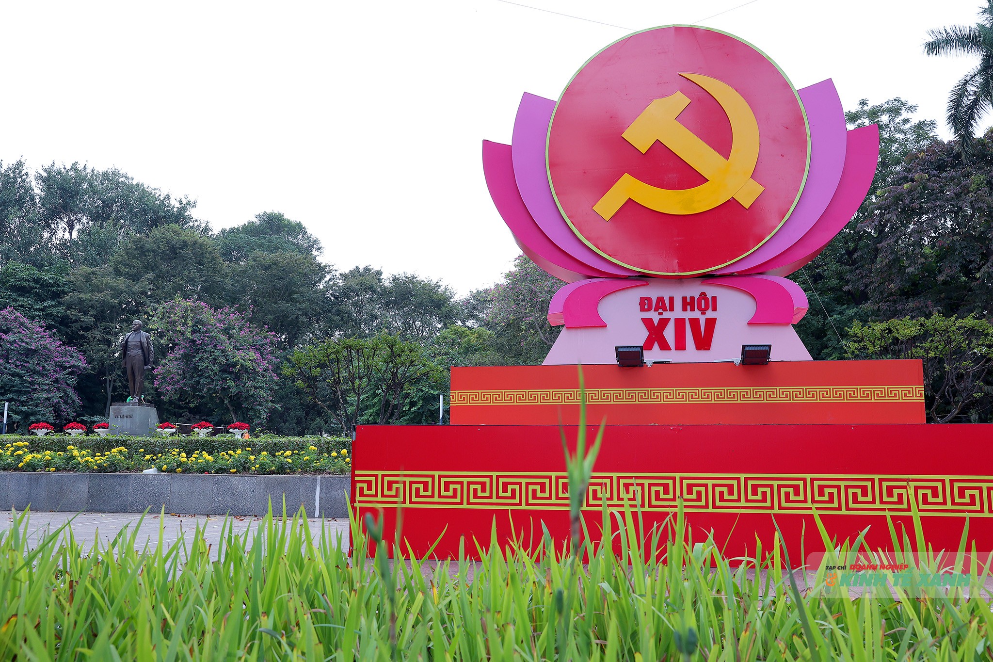 Rực rỡ sắc màu Đại hội XIV của Đảng tại công viên V.I. Lênin, đường Điện Biên Phủ, Hà Nội
