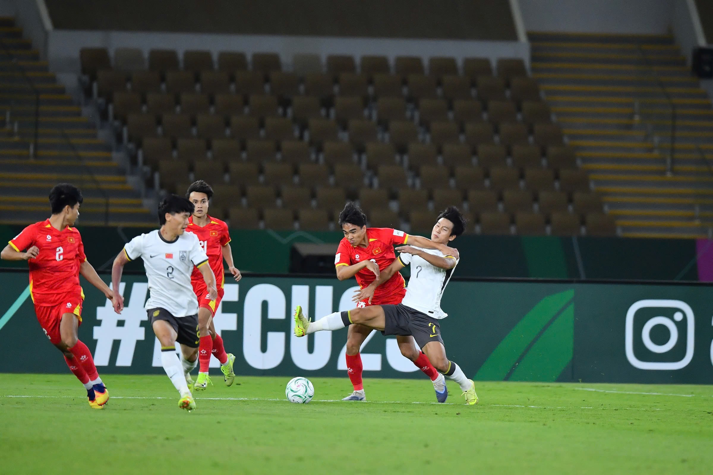 Các cầu thủ U23 Việt Nam có dấu hiệu xuống sức trong những cuộc đua thể lực với U23 Trung Quốc