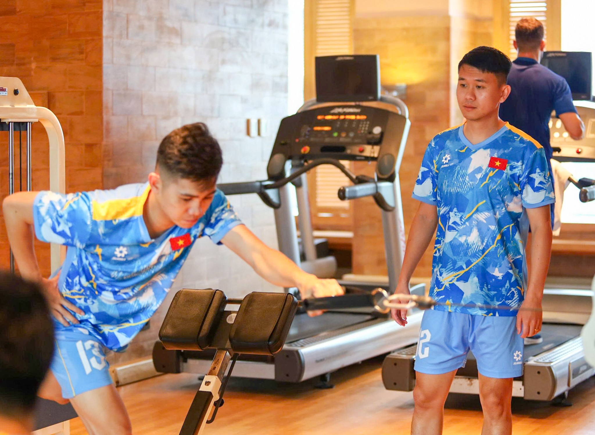 Các tuyển thủ Futsal Việt Nam tích cực luyện tập thể lực