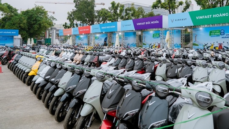 Hơn 400.000 xe bán ra, VinFast giữ vị thế dẫn đầu thị trường xe máy điện Việt Nam