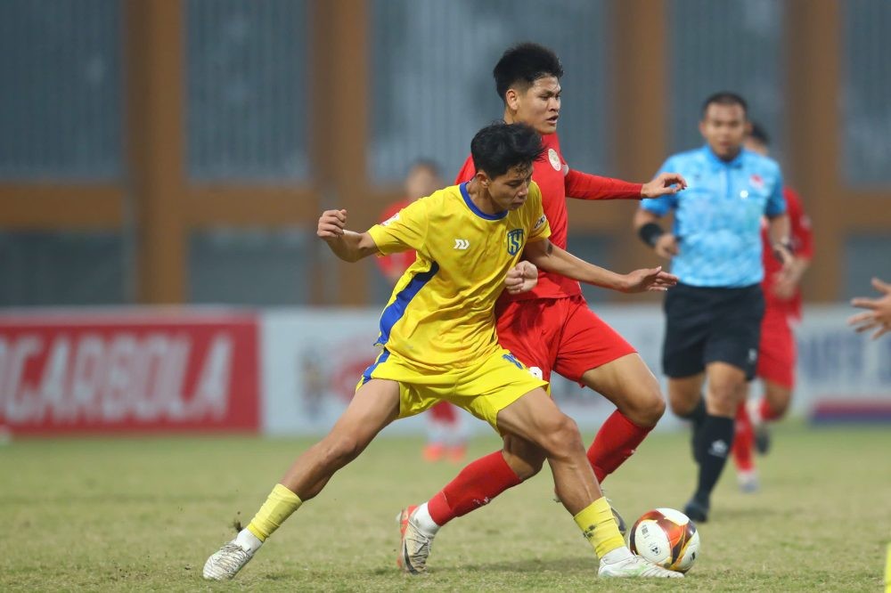 Trận chung kết giữa U19 Sông Lam Nghệ An và đội chủ nhà U19 PVF-CAND diễn ra sôi nổi và hấp dẫn