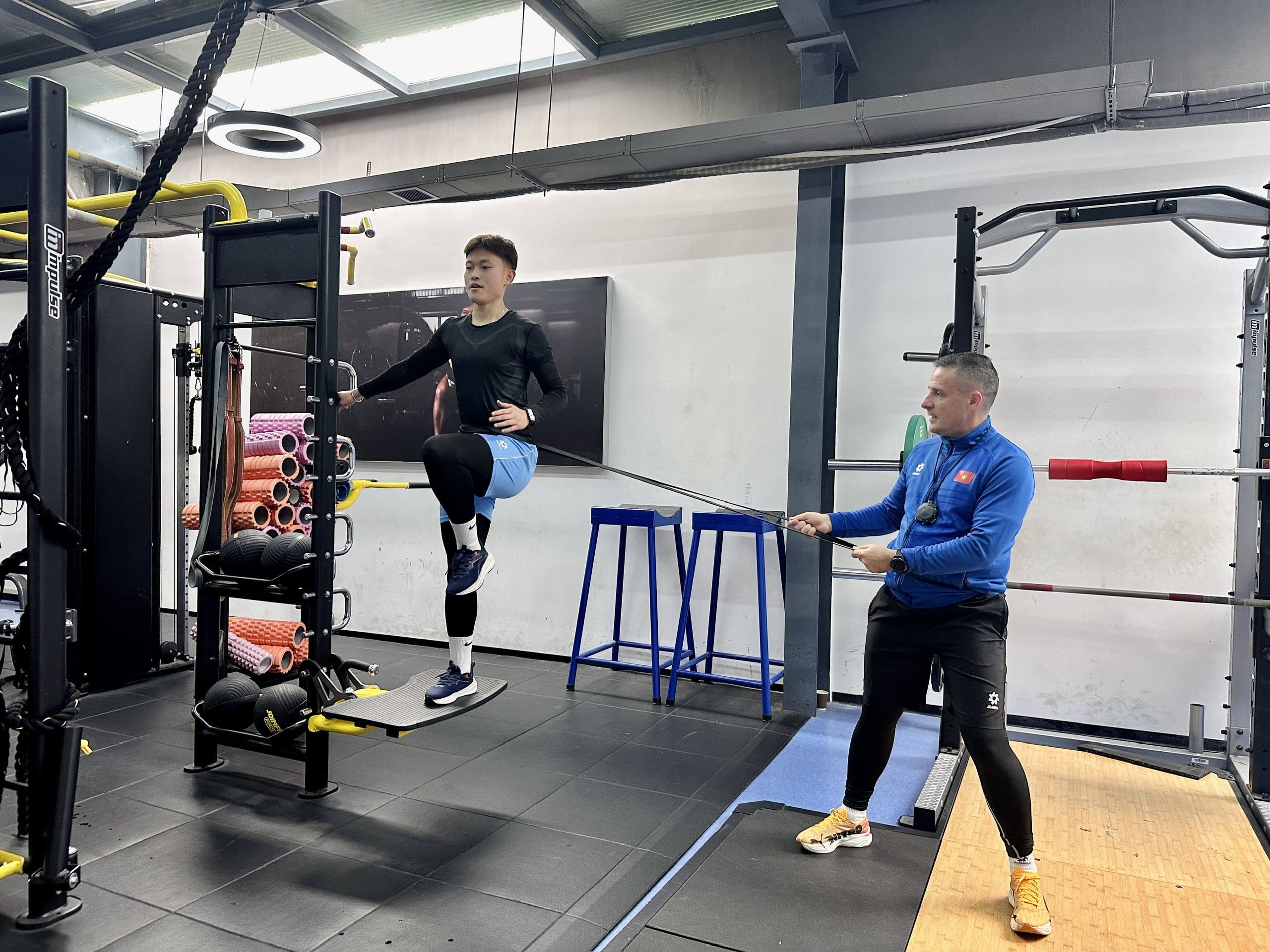 Các tuyển thủ nữ Việt Nam tích cực rèn luyện thể lực