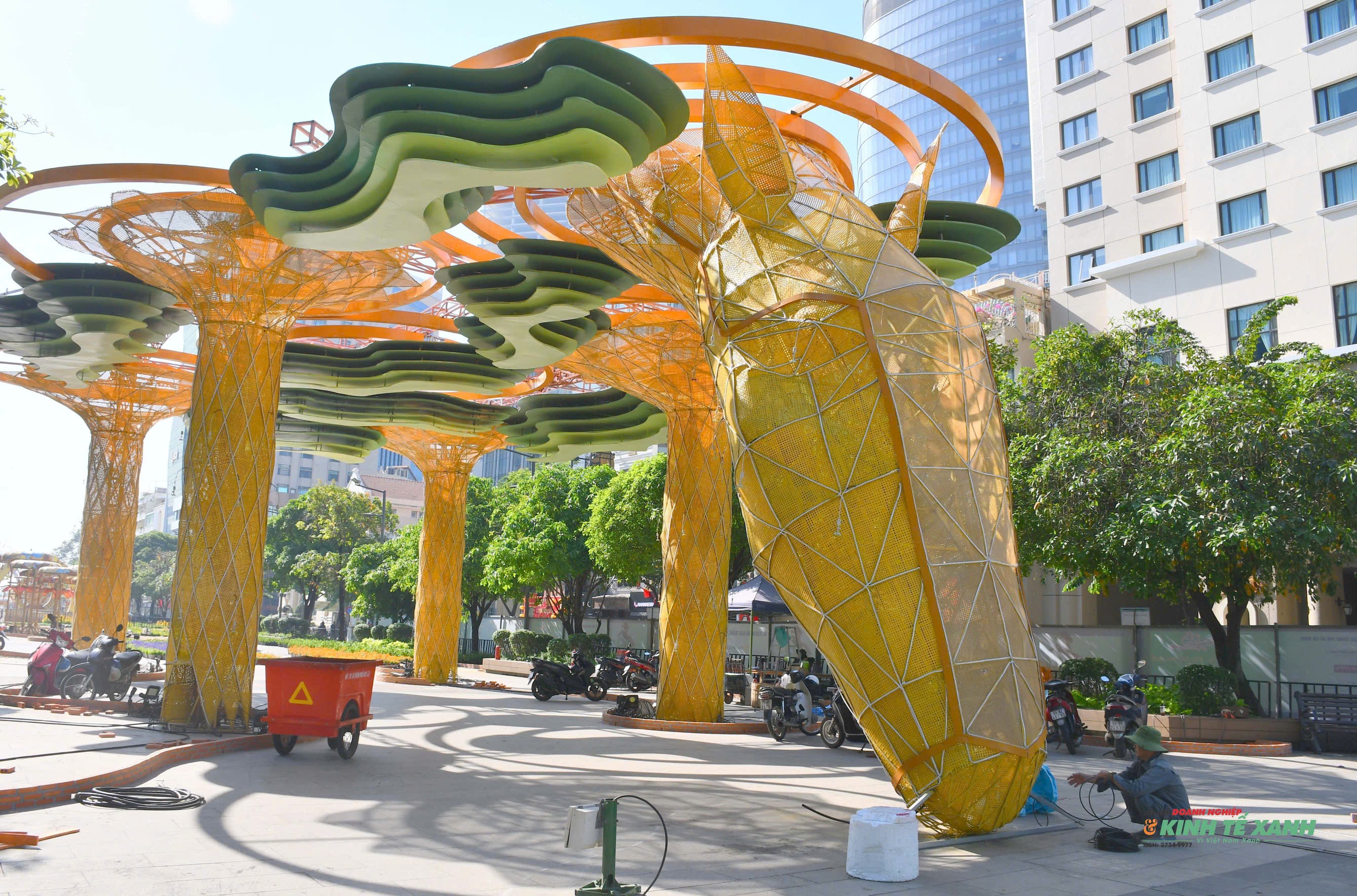 Linh vật ngựa từ đại cảnh là “Nhất mã thong dong” là linh vật lớn nhất Đường hoa với chiều cao gần 7m.