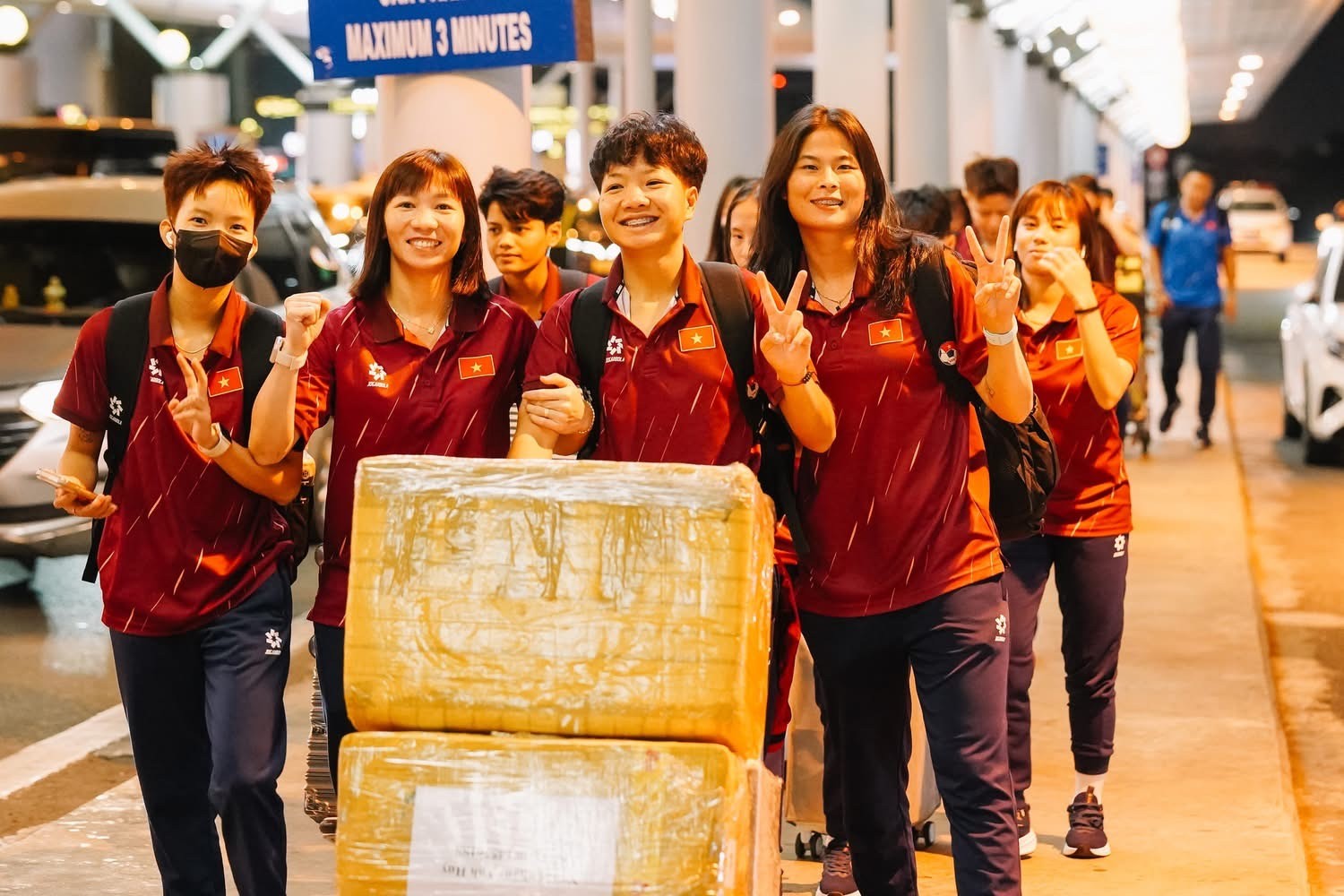 Các tuyển thủ futsal nữ Việt Nam đã có mặt tại Narita, Nhật Bản