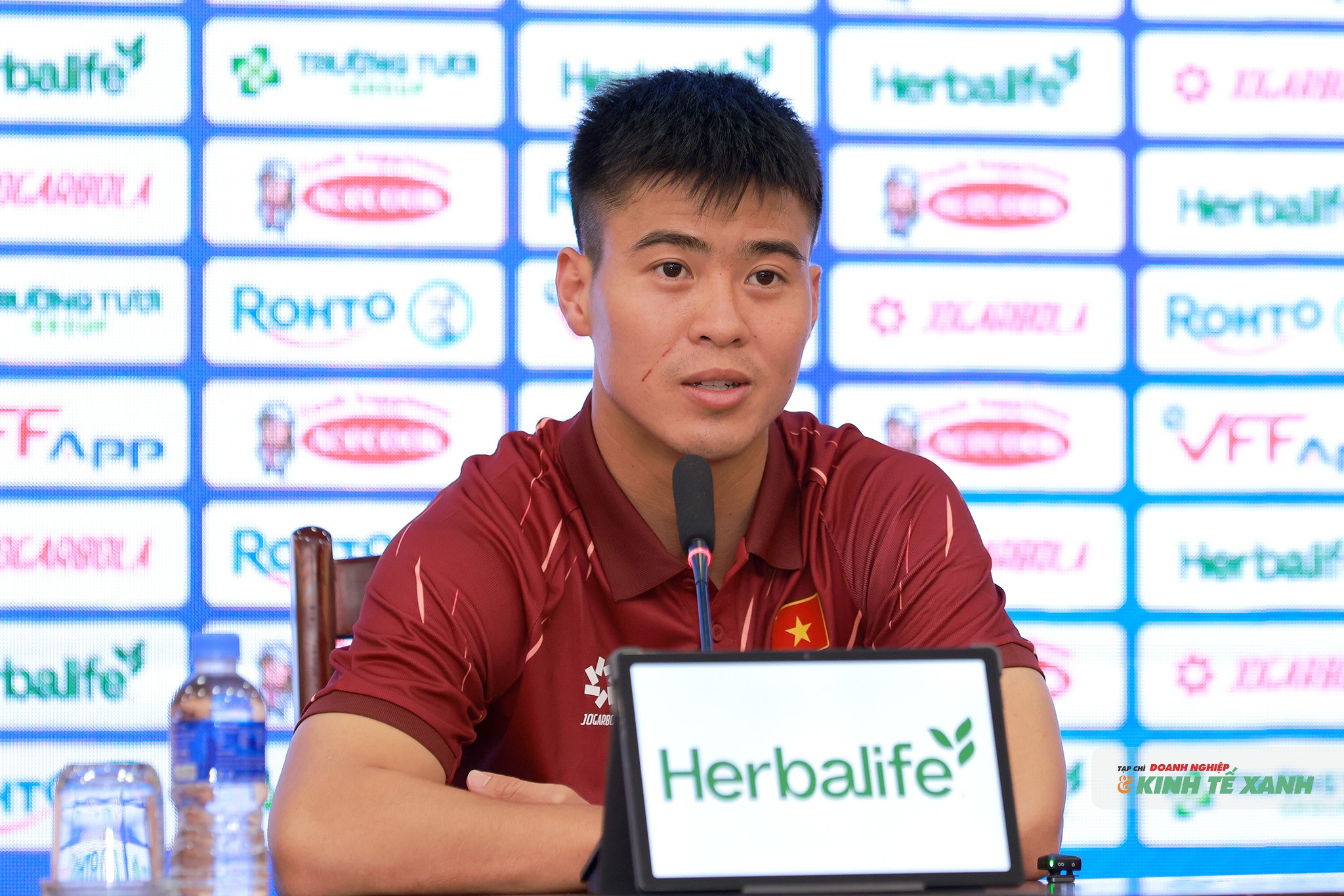 Trung vệ đội trưởng đội tuyển Việt Nam Đỗ Duy Mạnh