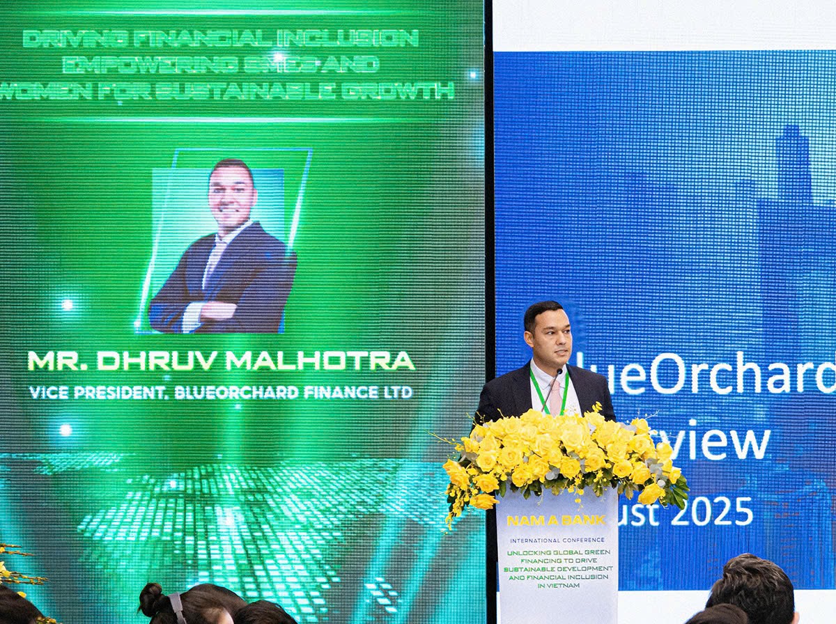 Ông Dhruv Malhotra đại diện BlueOrchard phát biểu tại hội thảo “Khai mở thị trường vốn xanh quốc tế - Thúc đẩy phát triển bền vững và tài chính toàn diện tại Việt Nam” do Nam A Bank tổ chức.