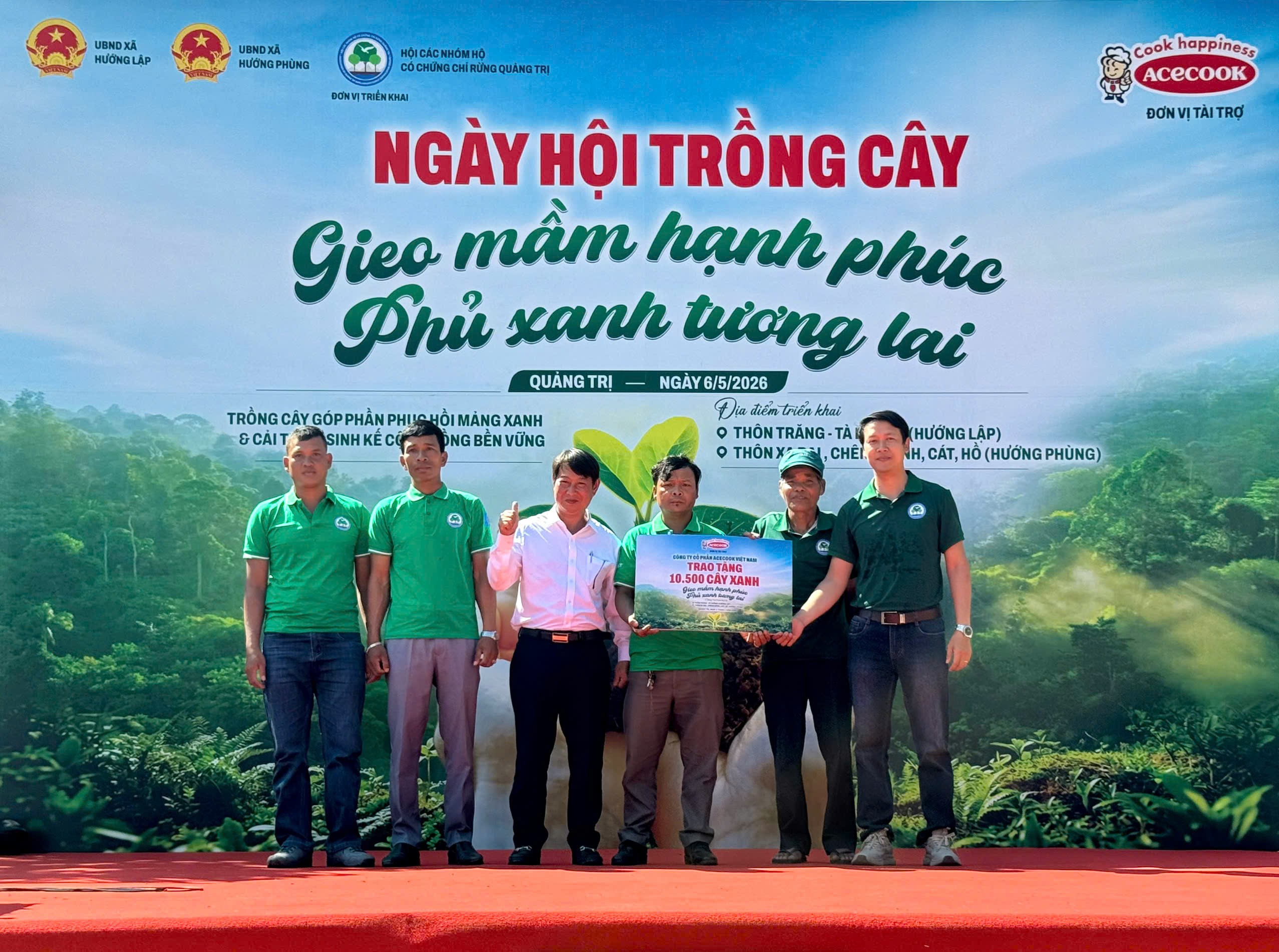 ong-vo-duc-duy-dai-dien-acecook-viet-nam-tien-hanh-trao-tang-10000-cay-xanh-cho-dai-dien-va-to-chuc-dia-phuong-2-1778219131.jpg