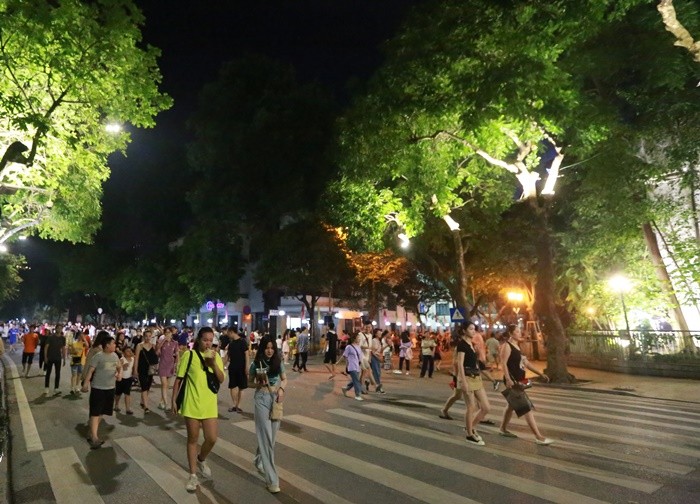 1509du-lich-dem-ha-noi-1-1778547988.jpg