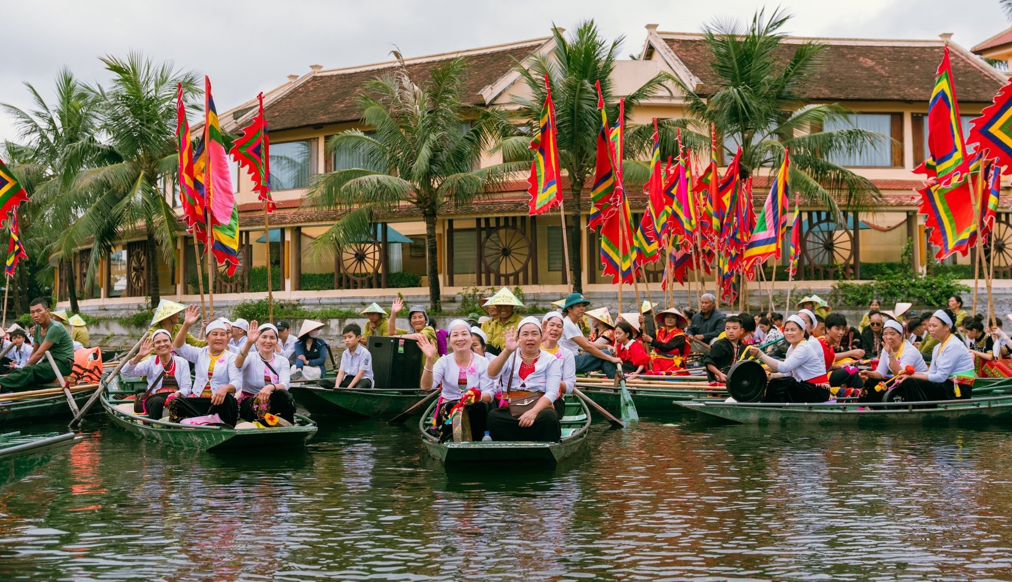 du-lich-ninh-binh-3-1778685077.jpg