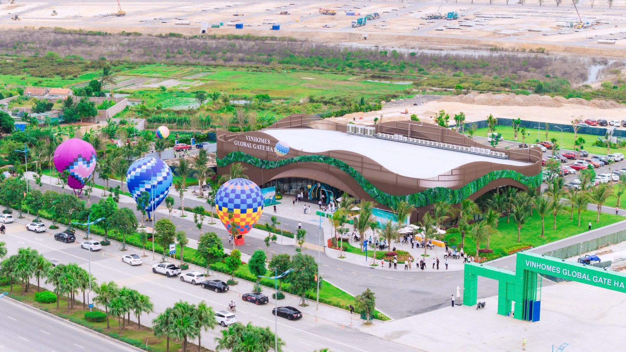 Siêu đô thị Vinhomes Global Gate Hạ Long đang tạo ra hàng nghìn cơ hội việc làm tại địa phương. 