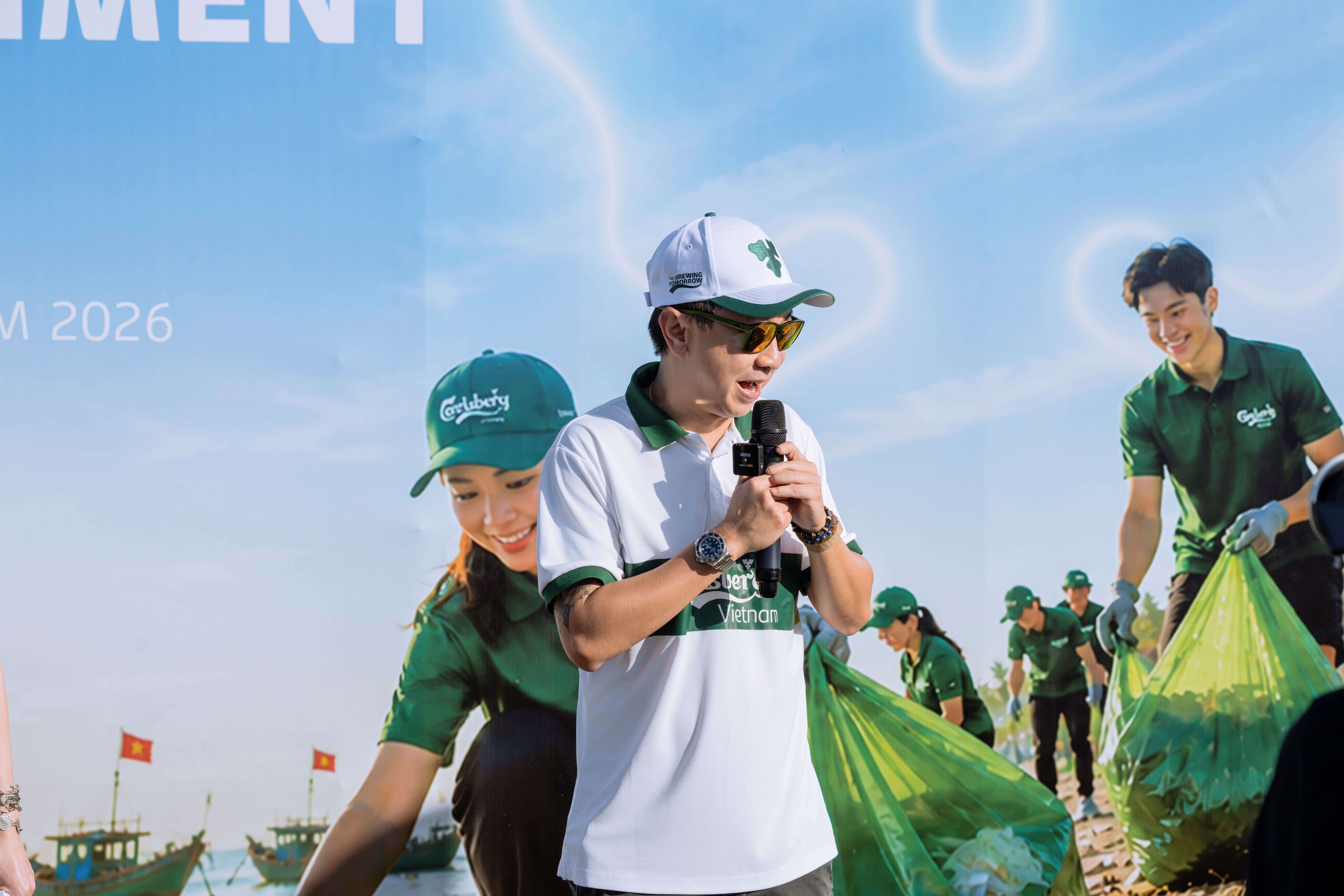 Ông Andrew Khan, Tổng Giám đốc Carlsberg Việt Nam chia sẻ về tầm quan trọng của việc đưa các cam kết phát triển bền vững thành những hành động thiết thực mỗi ngày
