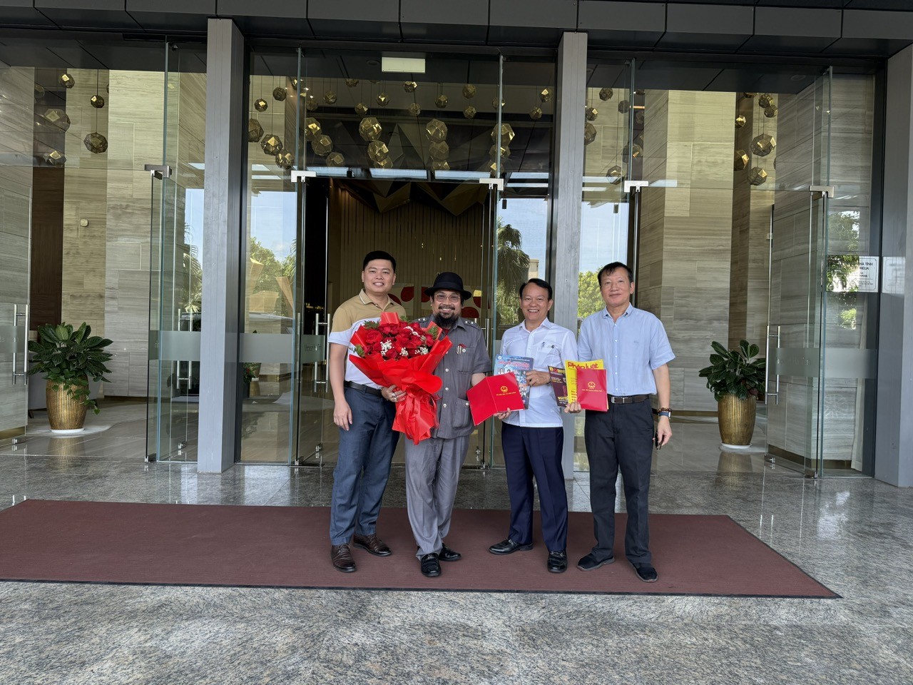Doanh nhân Nguyễn Hoàng Sang lan tỏa đạo lý “Uống nước nhớ nguồn” tại Ngã ba Đồng Lộc