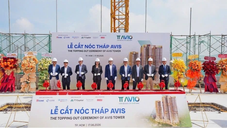 TT Capital chính thức cất nóc tòa tháp AVIS (30 tầng) thuộc dự án TT AVIO sớm hơn 5 tháng so với kế hoạch.