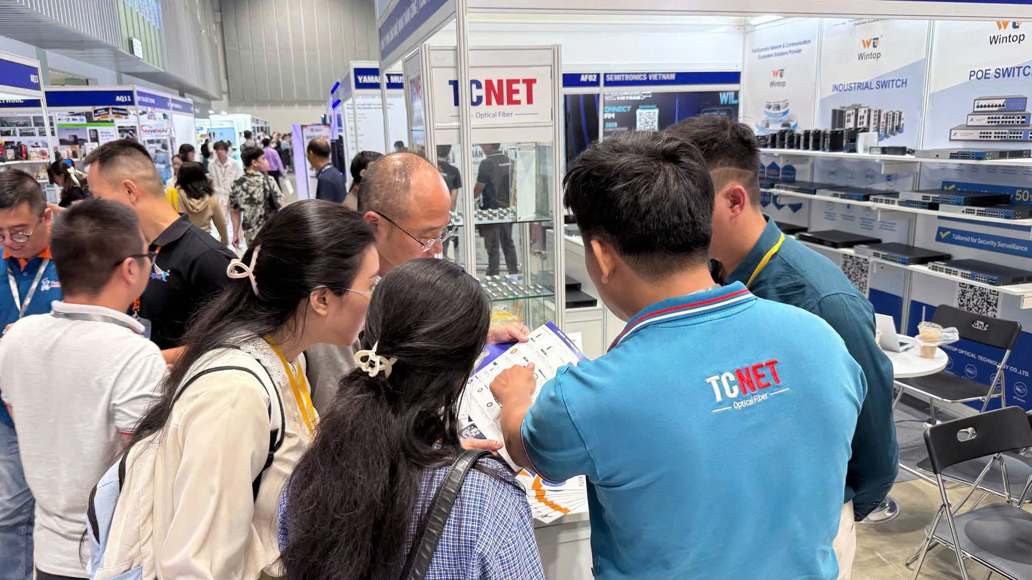 Gần 200 doanh nghiệp với 170 gian hàng liên quan công nghệ quy tụ tại Vietnam ICTCOMM 2026 và Telefilm Vietnam 2026.