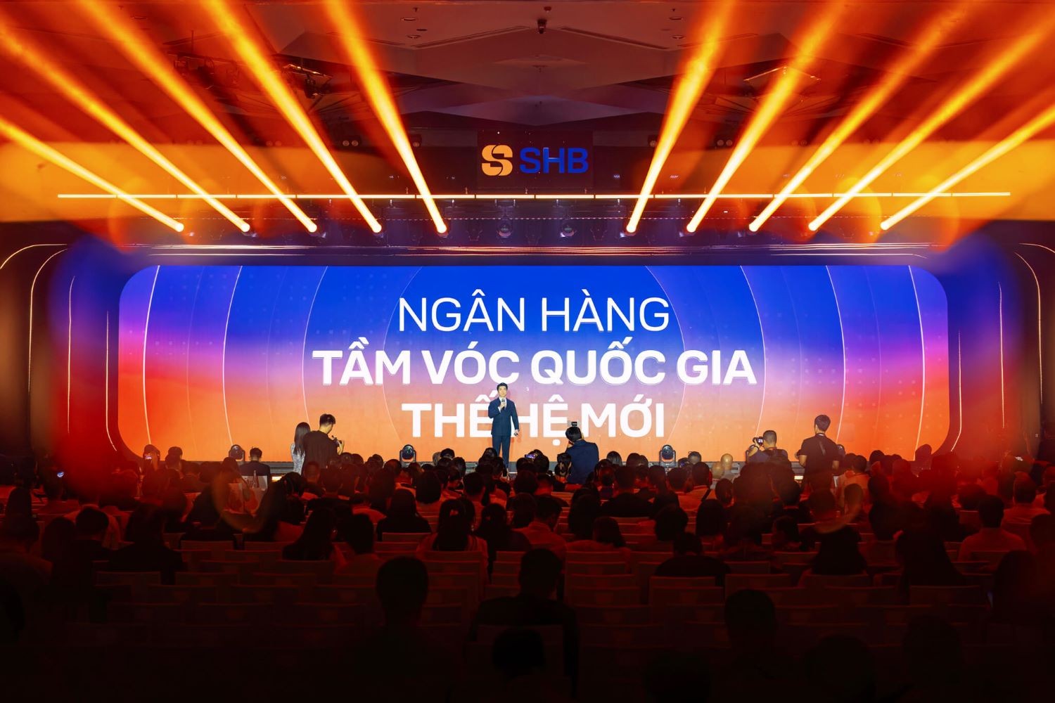 shb-duoc-vinh-danh-trong-top-10-ngan-hang-thuong-mai-viet-nam-uy-tin-nam-2026-va-top-200-doanh-nghiep-lon-nhat-dong-nam-a-cua-fortune-3-1782875896.jpg