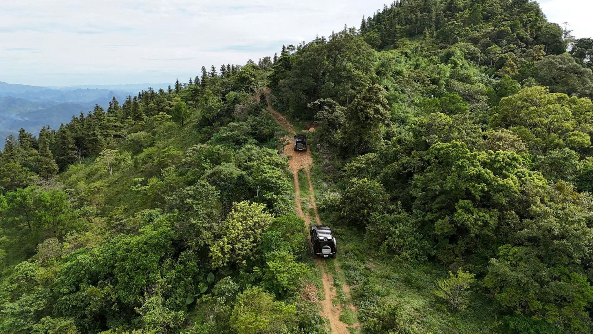 cam-lai-defender-130-tren-cung-off-road-vien-nam-khi-cong-nghe-bien-thu-thach-thanh-trai-nghiem-8-1783079176.jpg