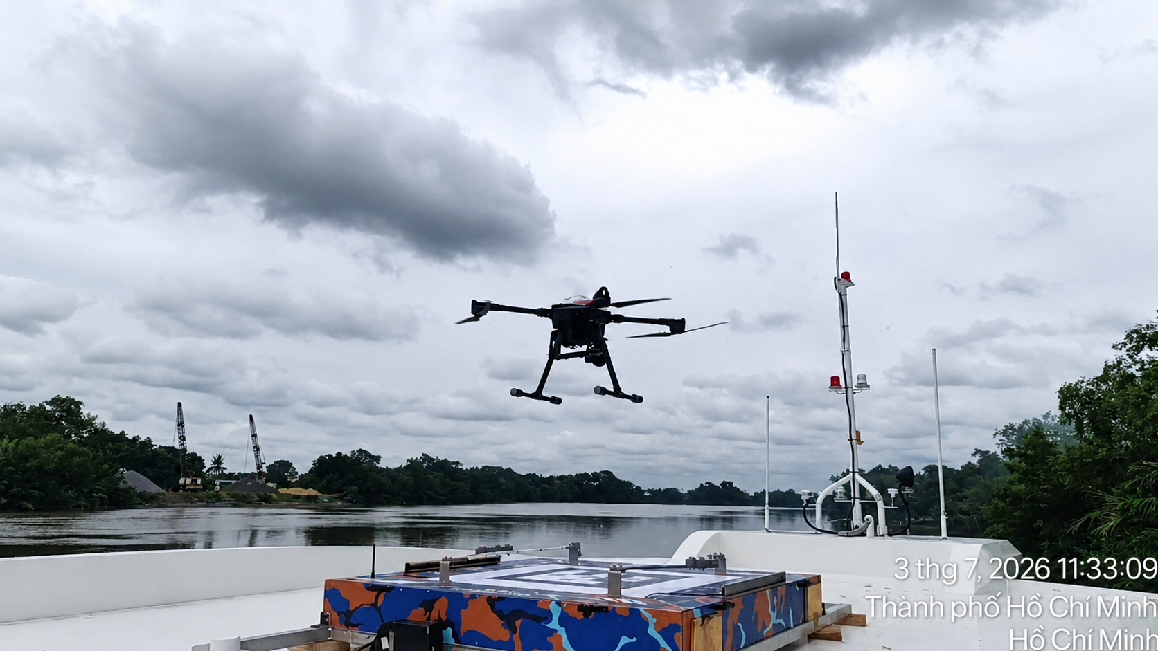 UAV của CT UAV đáp tự động không dừng trên tàu thủy đang chạy tốc độ cao 