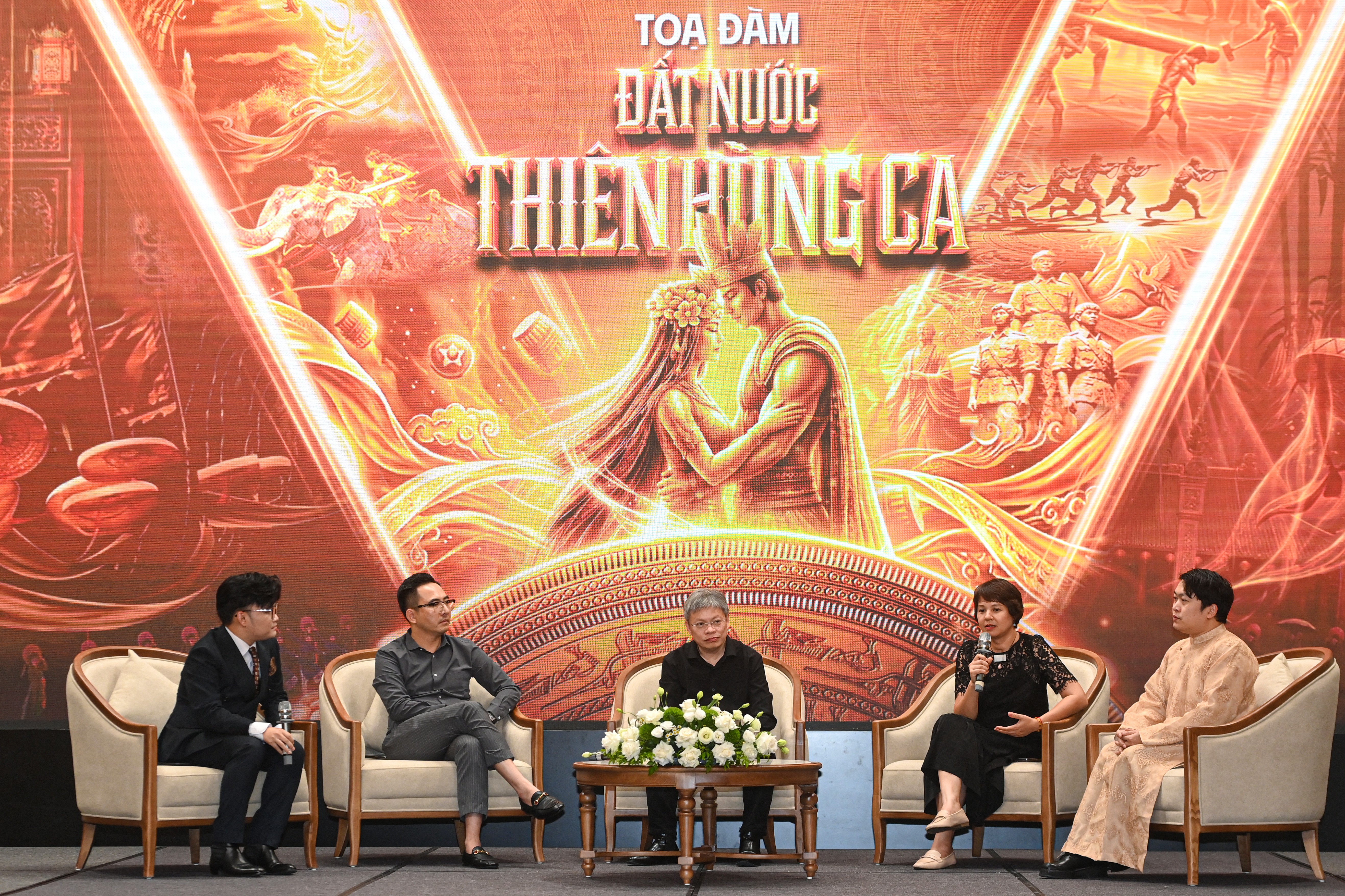 Các chuyên gia ấn tượng với những yếu tố đậm chất Việt trong “kỳ quan sân khấu” mà Vingroup dày công tạo dựng.