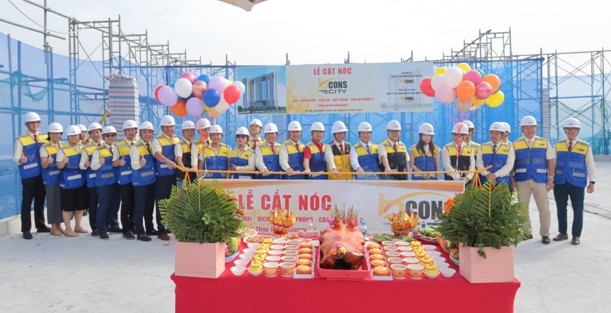 Nghi thức Lễ cất nóc Tháp Green Diamond thuộc dự án Bcons City. (Ảnh: Bcons)