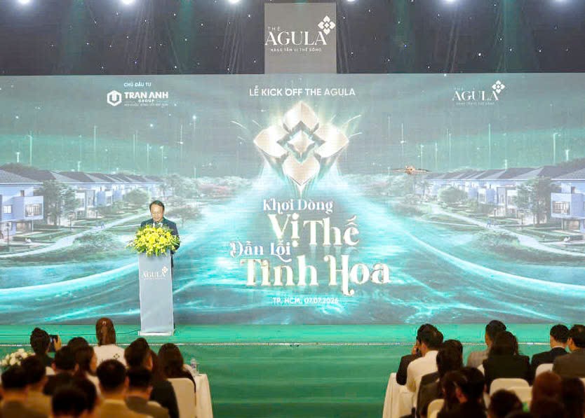 Lãnh đạo Tập đoàn Trần Anh Group phát biểu tại Lễ Kick-off dự án The Agula ngày 7/7. 