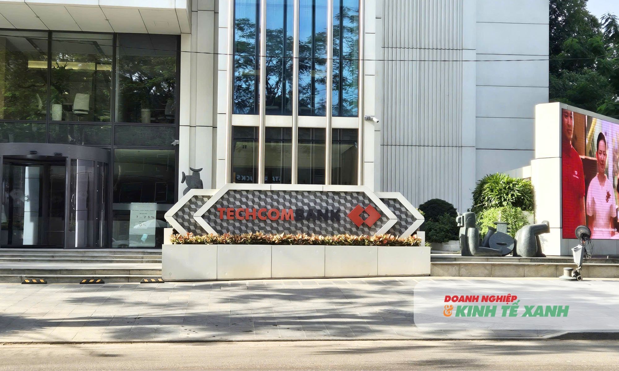 cuoc-chuyen-minh-cua-cac-ngan-hang-tu-upcom-den-hose-1783567048.jpg