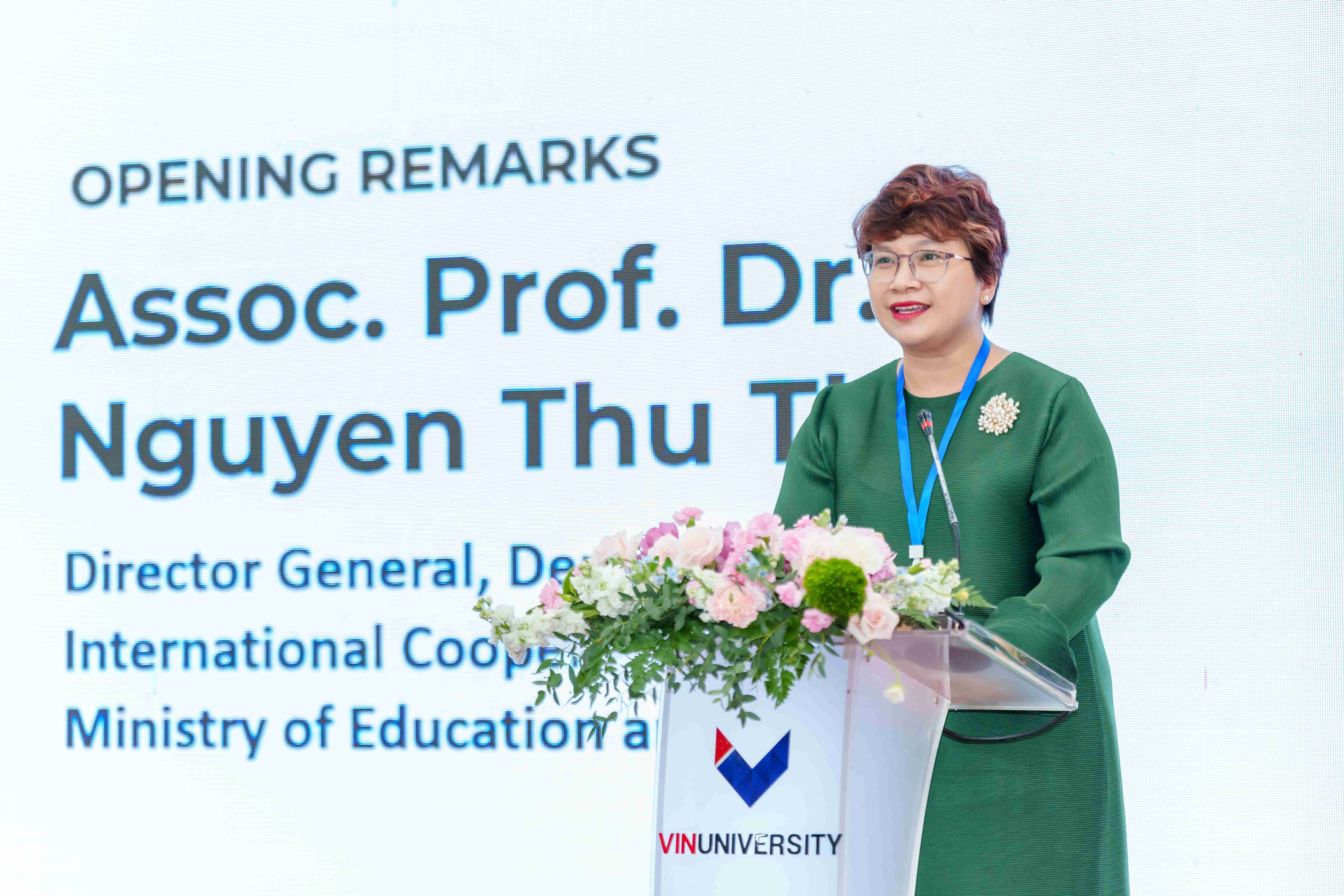 anh-2-ba-nguyen-thu-thuy-cuc-truong-cuc-hop-tac-quoc-te-bo-gd-dt-phat-bieu-dinh-huong-ve-nang-cao-vi-the-thuc-chat-cua-giao-duc-dai-hoc-viet-nam-tren-the-gioi-1784176702.jpg