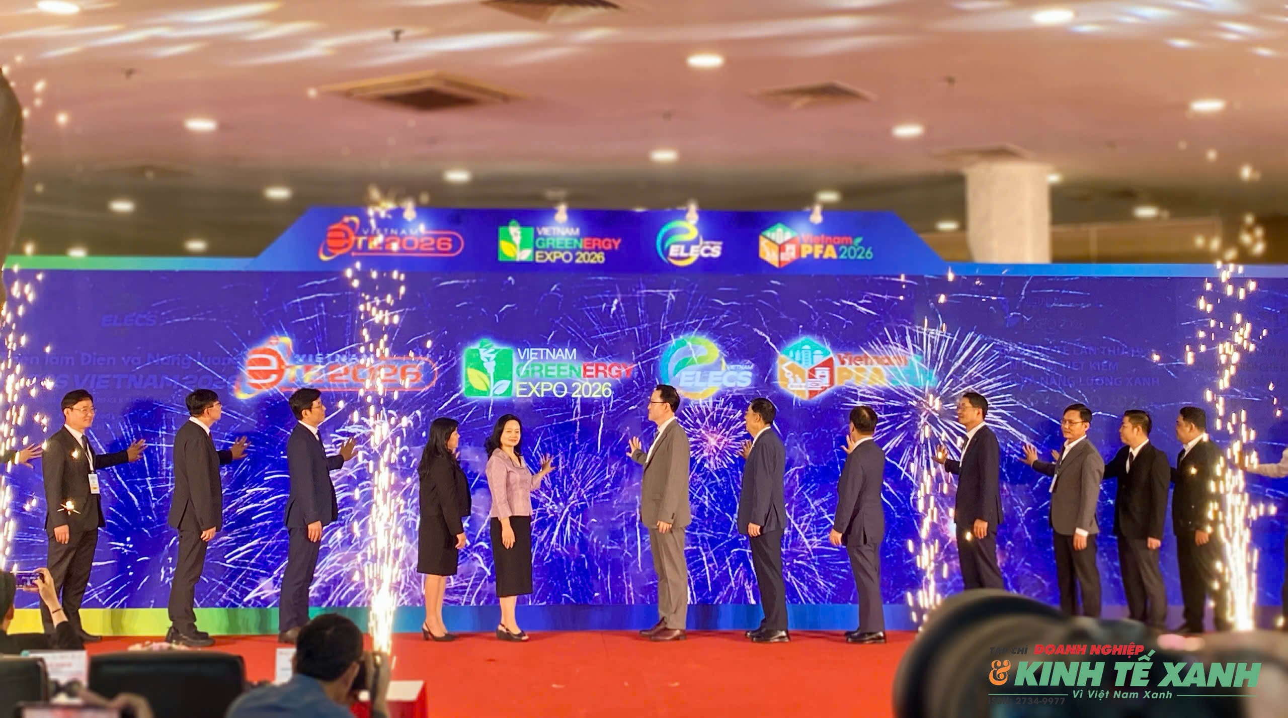 Triển lãm Quốc tế lần thứ 19 về Công nghệ, Thiết bị điện (Vietnam ETE 2026), Triển lãm Sản phẩm tiết kiệm năng lượng và Năng lượng xanh (Greenergy Expo 2026), Triển lãm Điện và Năng lượng (ELECS Vietnam 2026) cùng Triển lãm Quốc tế lần thứ 2 về Công nghiệp Chế biến, Đóng gói và Bảo quản nông sản thực phẩm (Vietnam PFA 2026) chính thức khai mạc từ ngày 15/7, tại SECC. (Ảnh: Võ Nga)