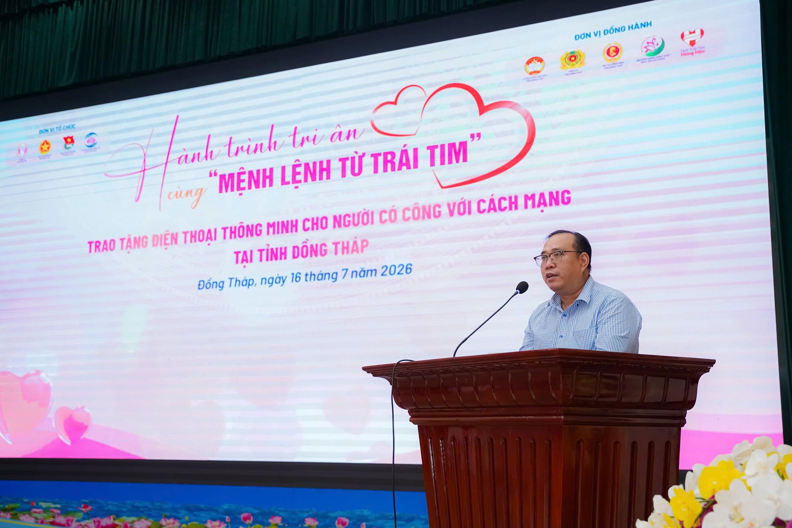 Tri ân người có công bằng công nghệ số: DTE trao 229 điện thoại thông minh tại Đồng Tháp - Ảnh 4