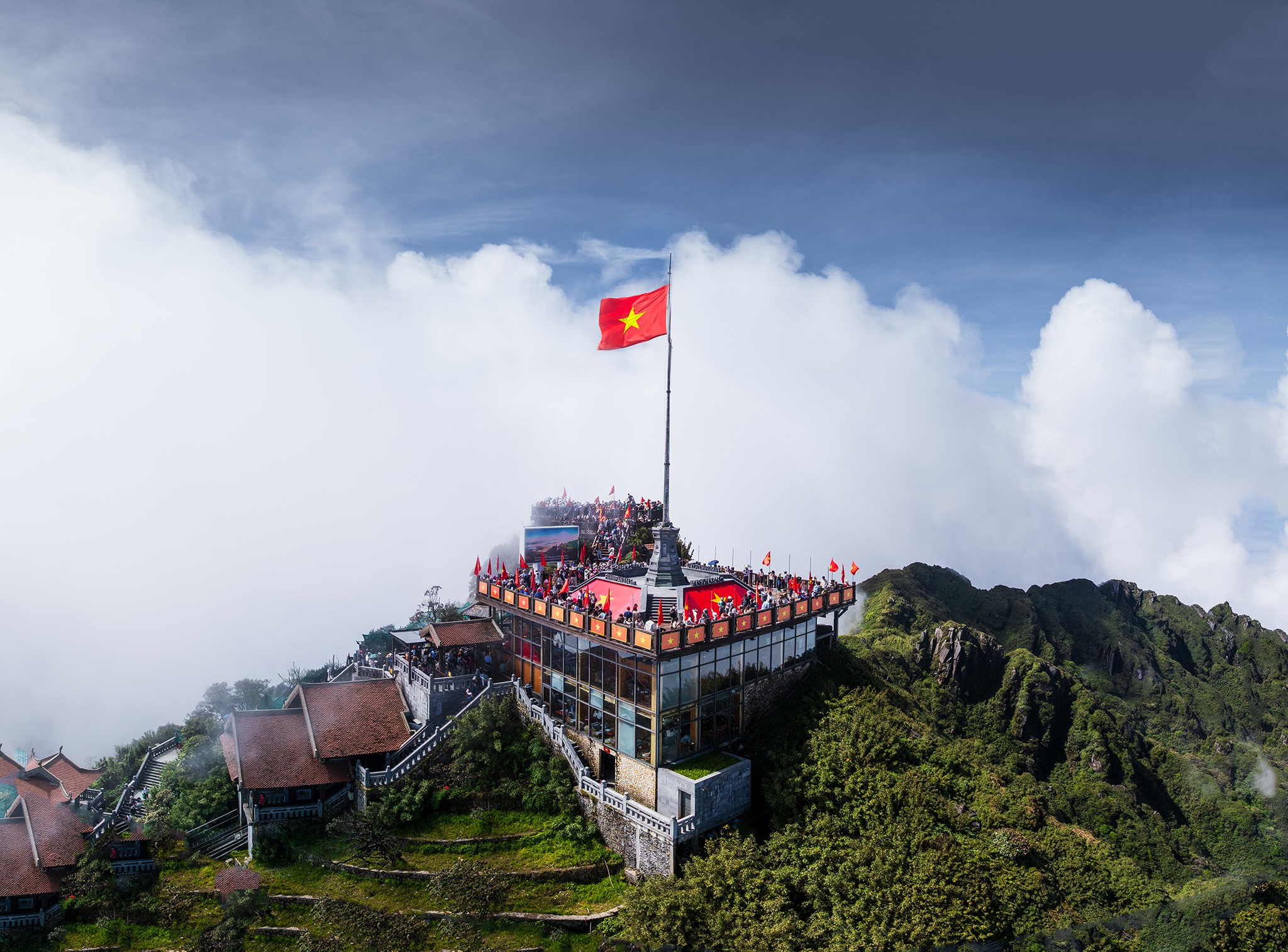 Quần thể tâm linh trên đỉnh Fansipan.