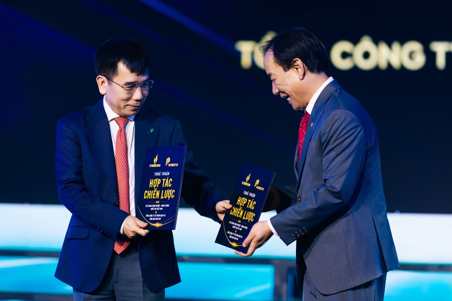 Petrovietnam và PETROSETCO đặt nền tảng để triển khai các chương trình hợp tác cụ thể trong thời gian tới, nhằm nâng cao hiệu quả hoạt động và tăng cường liên kết trong hệ sinh thái năng lượng - dầu khí. (Ảnh: Petrovietnam)