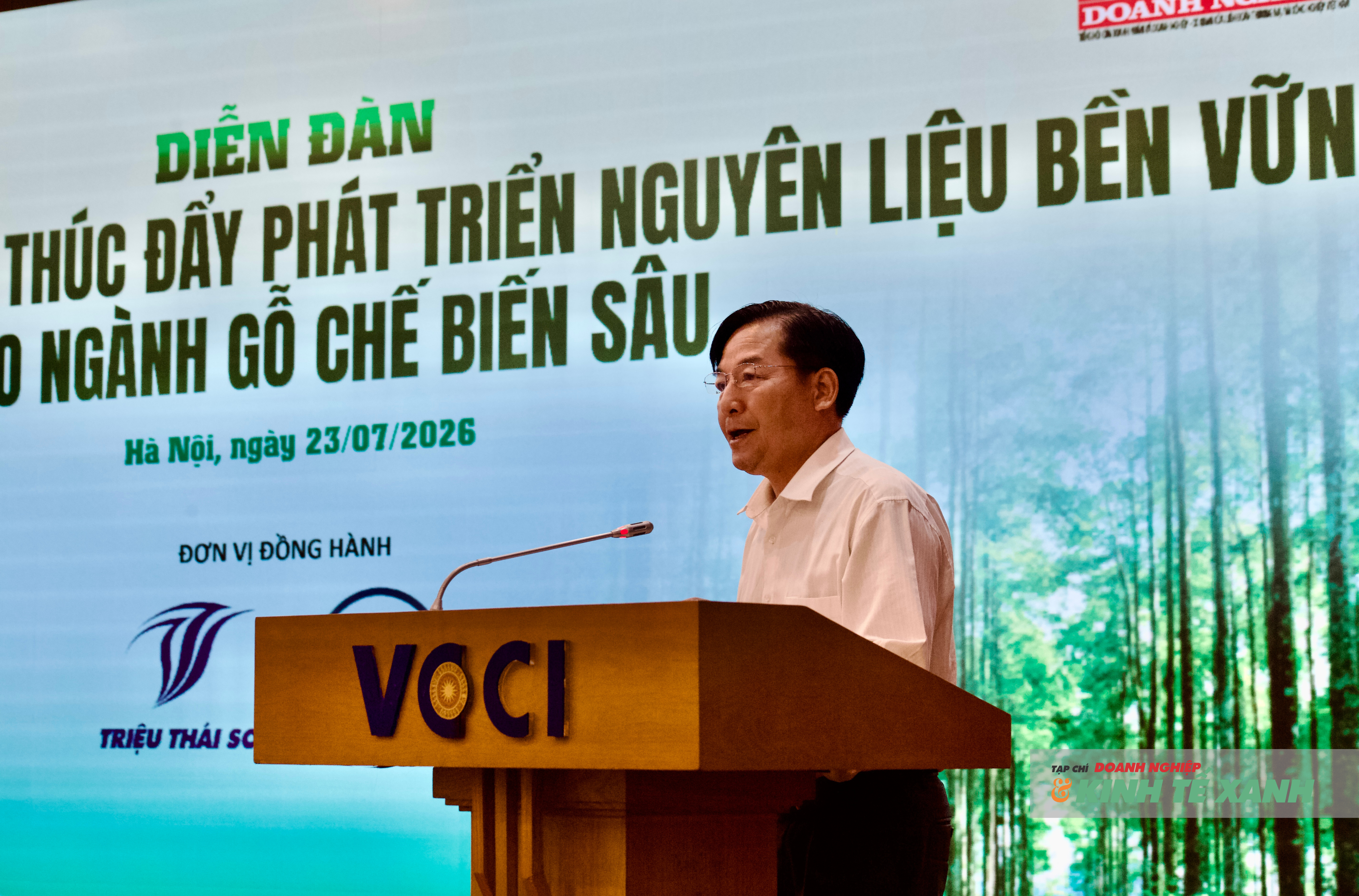 Ông Nguyễn Văn Diện, Phó Cục trưởng Cục Lâm nghiệp và Kiểm lâm phát biểu định hướng tại diễn đàn.