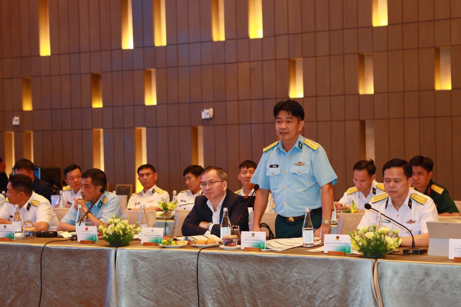 Đại tá Vũ Kim Long - Phó Chủ nhiệm Cục Hậu cần - Kỹ thuật đánh giá cao nhiên liệu Jet A-1K do BSR sản xuất, đáp ứng các tiêu chuẩn hàng đầu về nhiên liệu đặc chủng quốc phòng